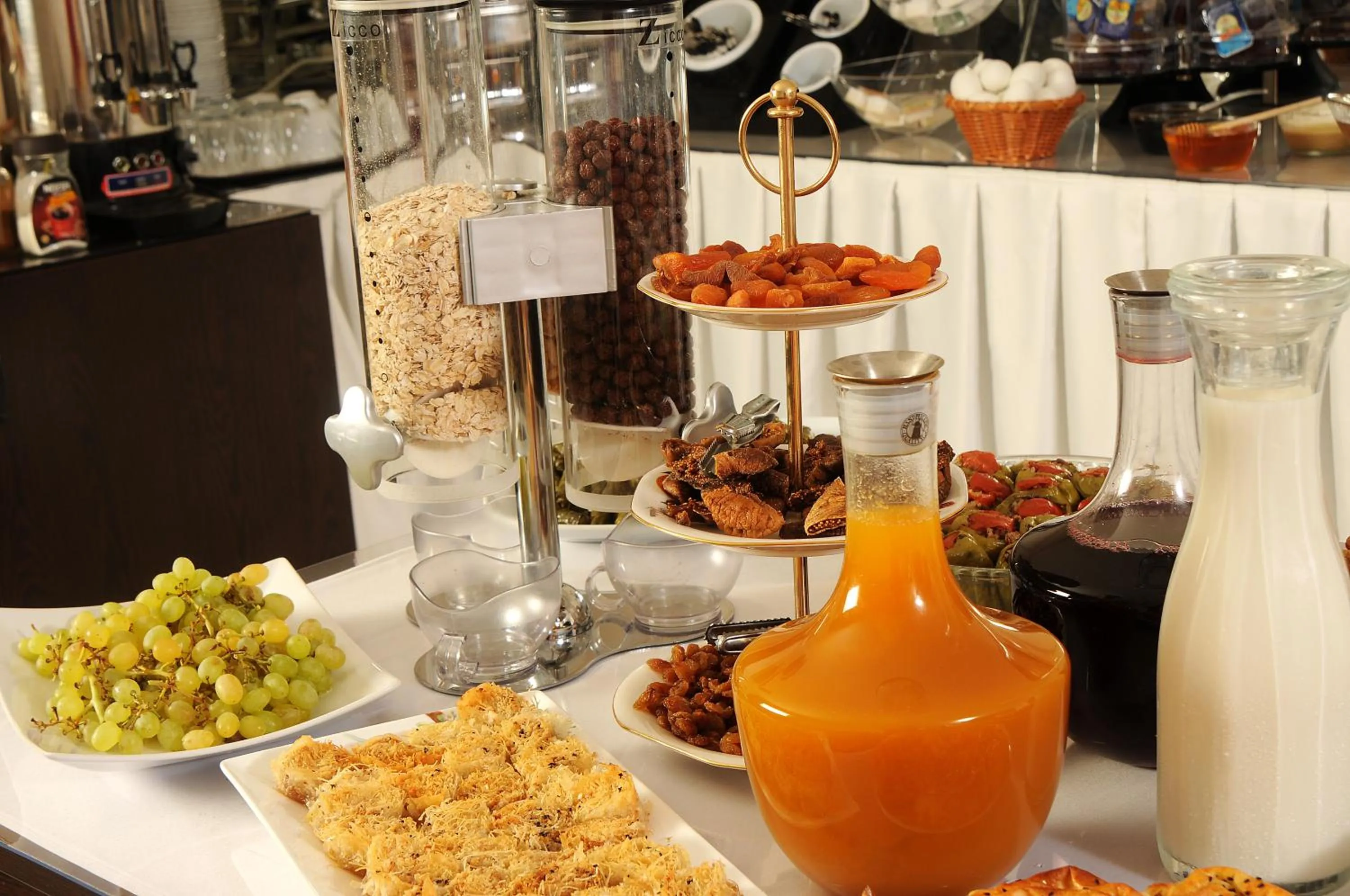 Restaurant/places to eat in Edahan Hotel