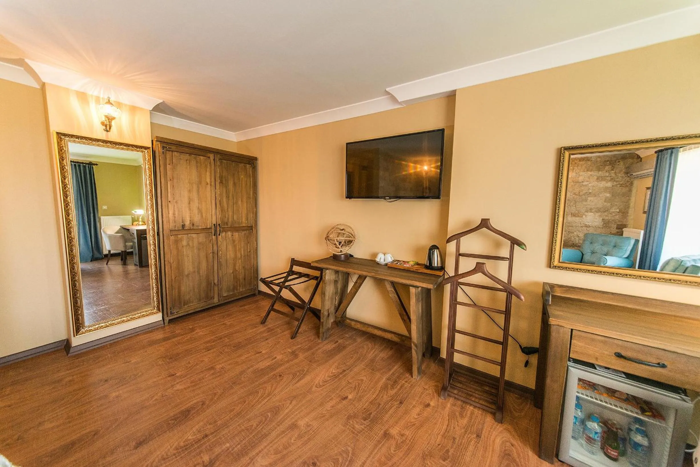 Decorative detail in Edahan Hotel