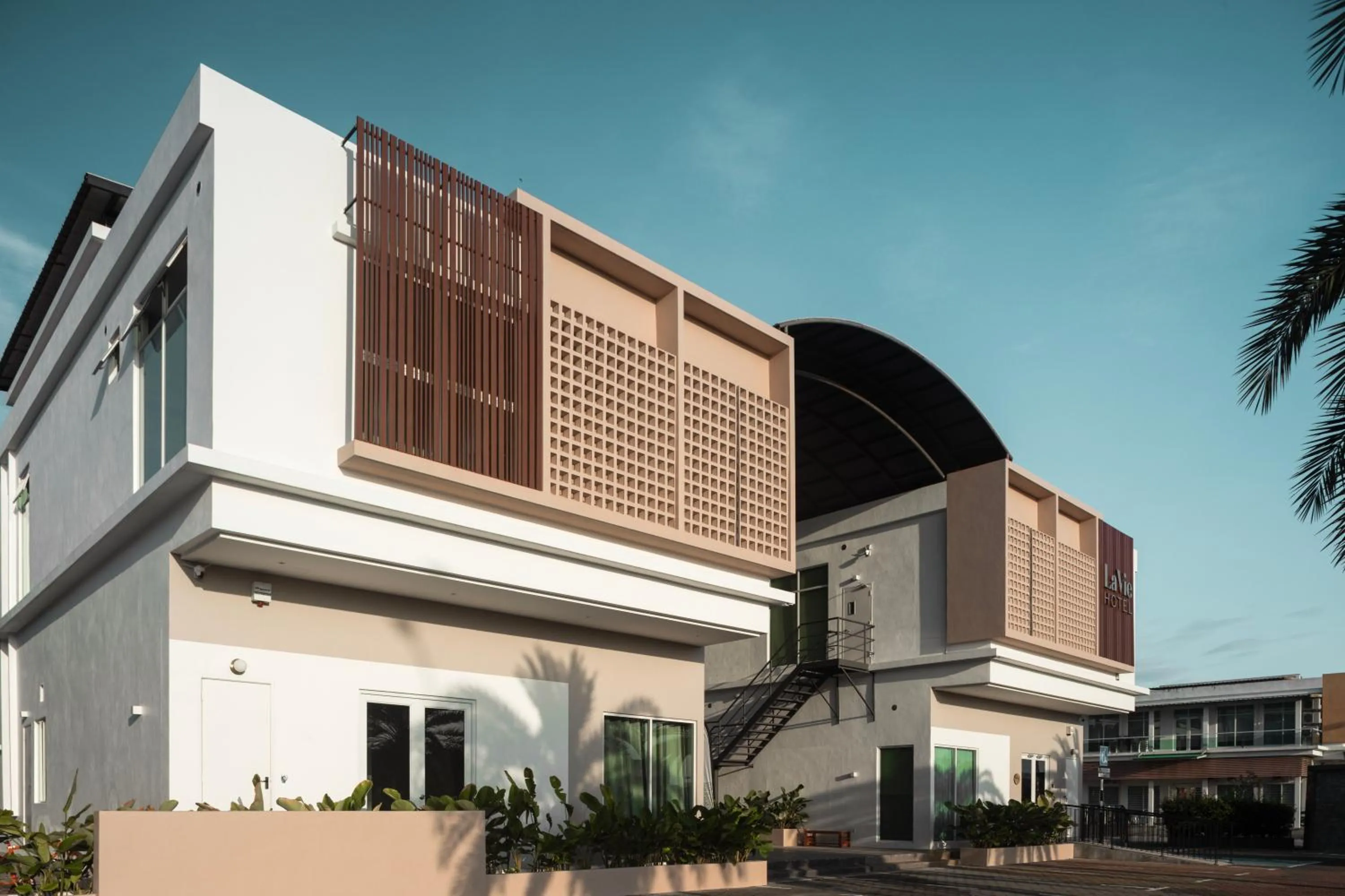 Property building in La Vie Hotel Juru