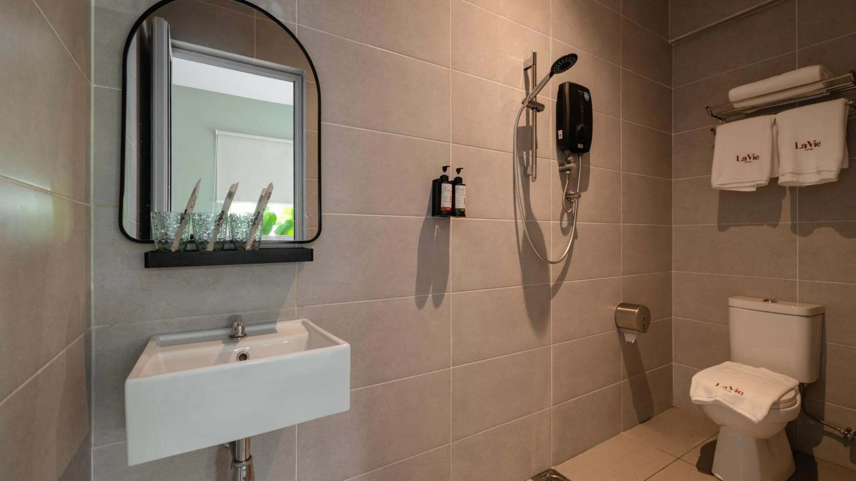 Shower in La Vie Hotel Juru