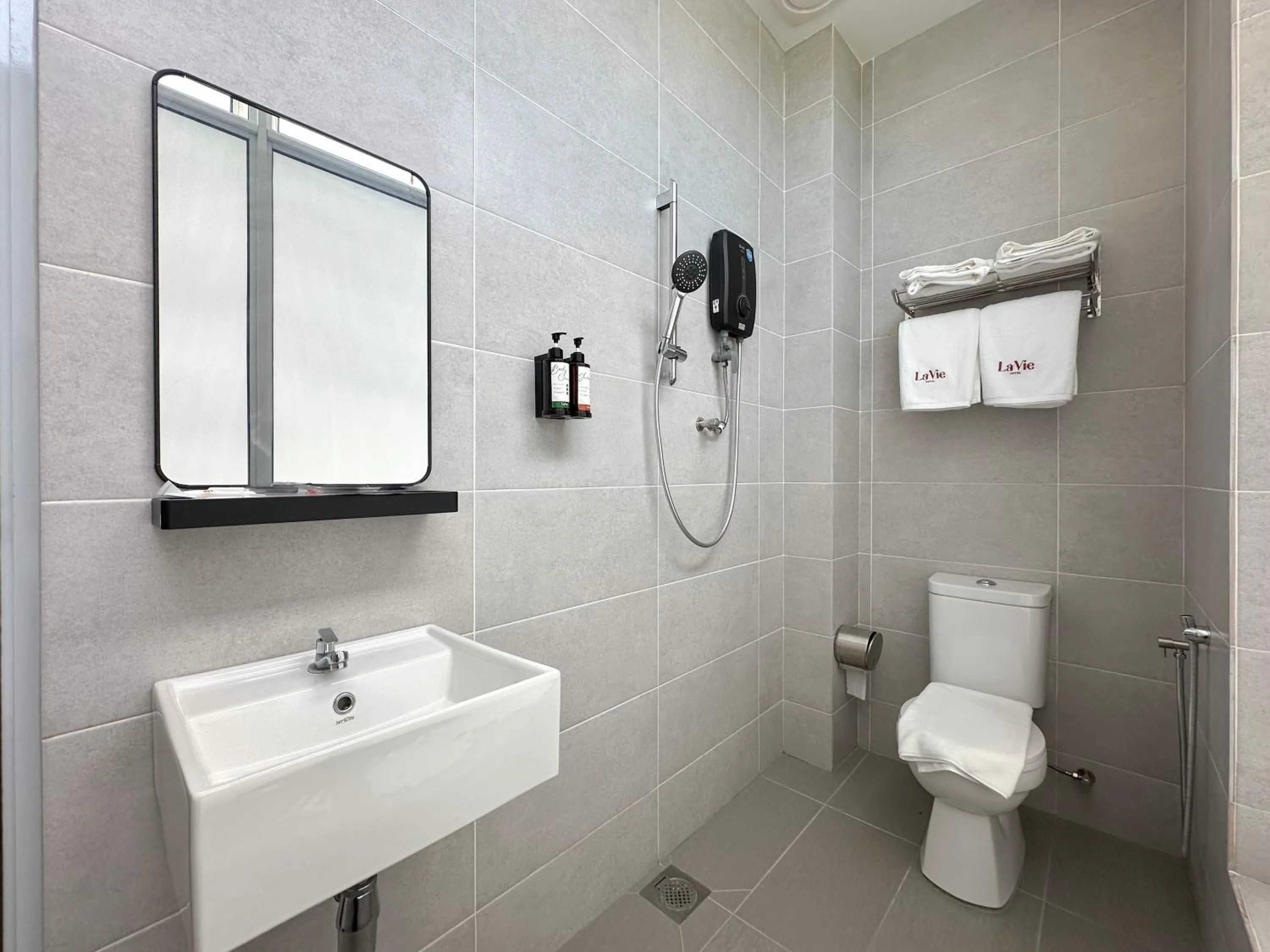 Shower in La Vie Hotel Juru