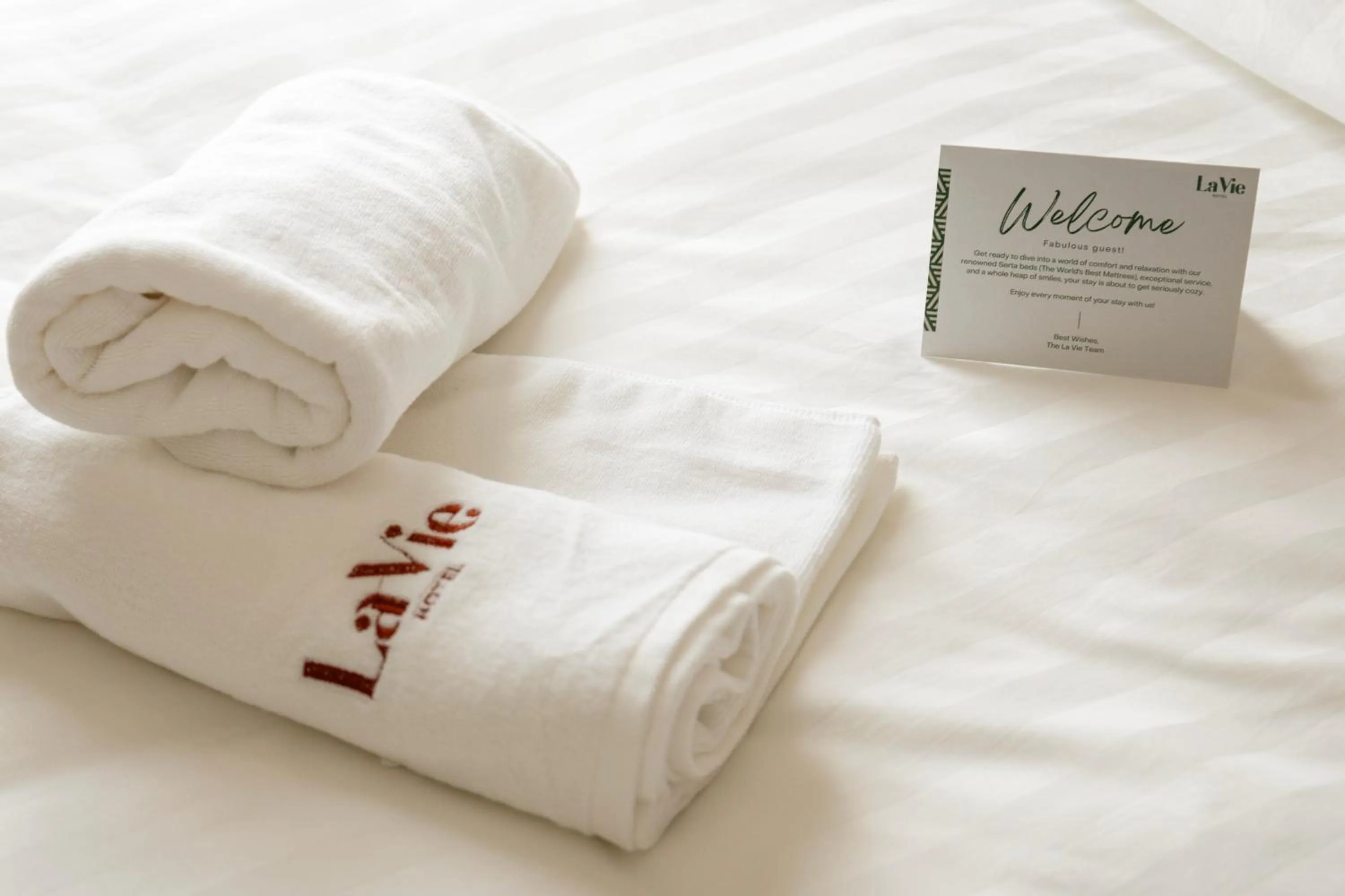towels, Bed in La Vie Hotel Juru