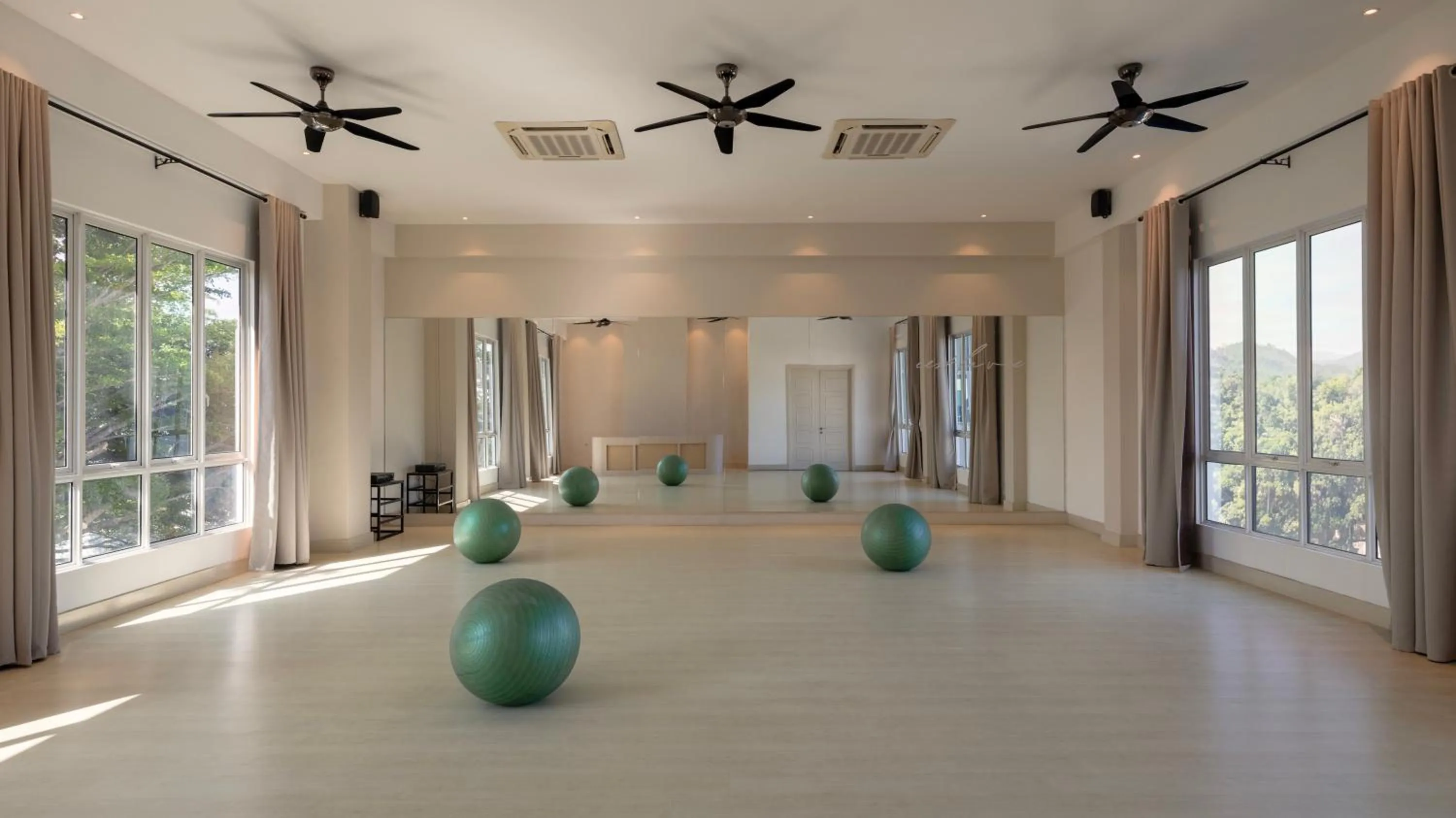 Property building in La Vie Hotel Juru