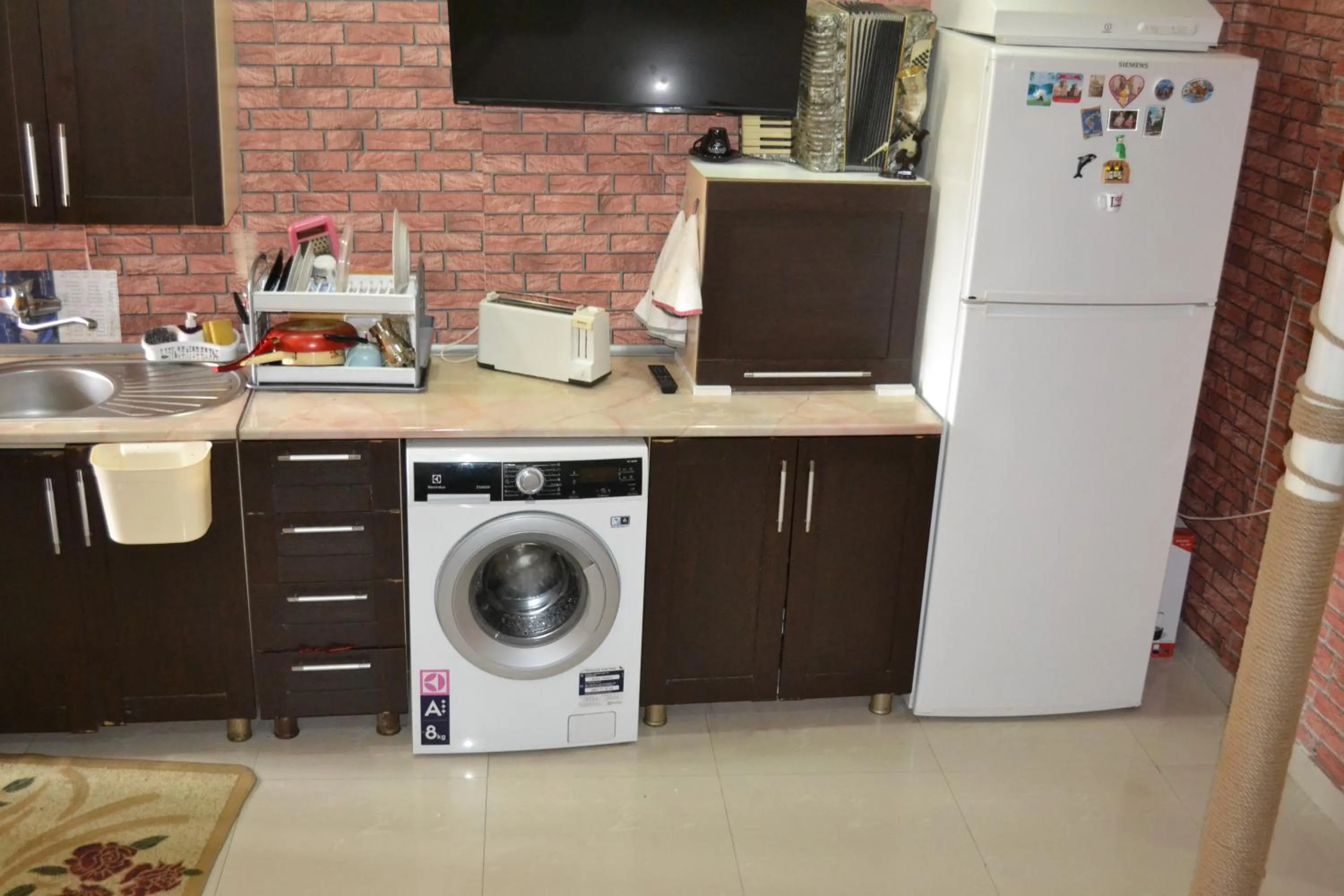 Communal kitchen in Your House In Tbilisi