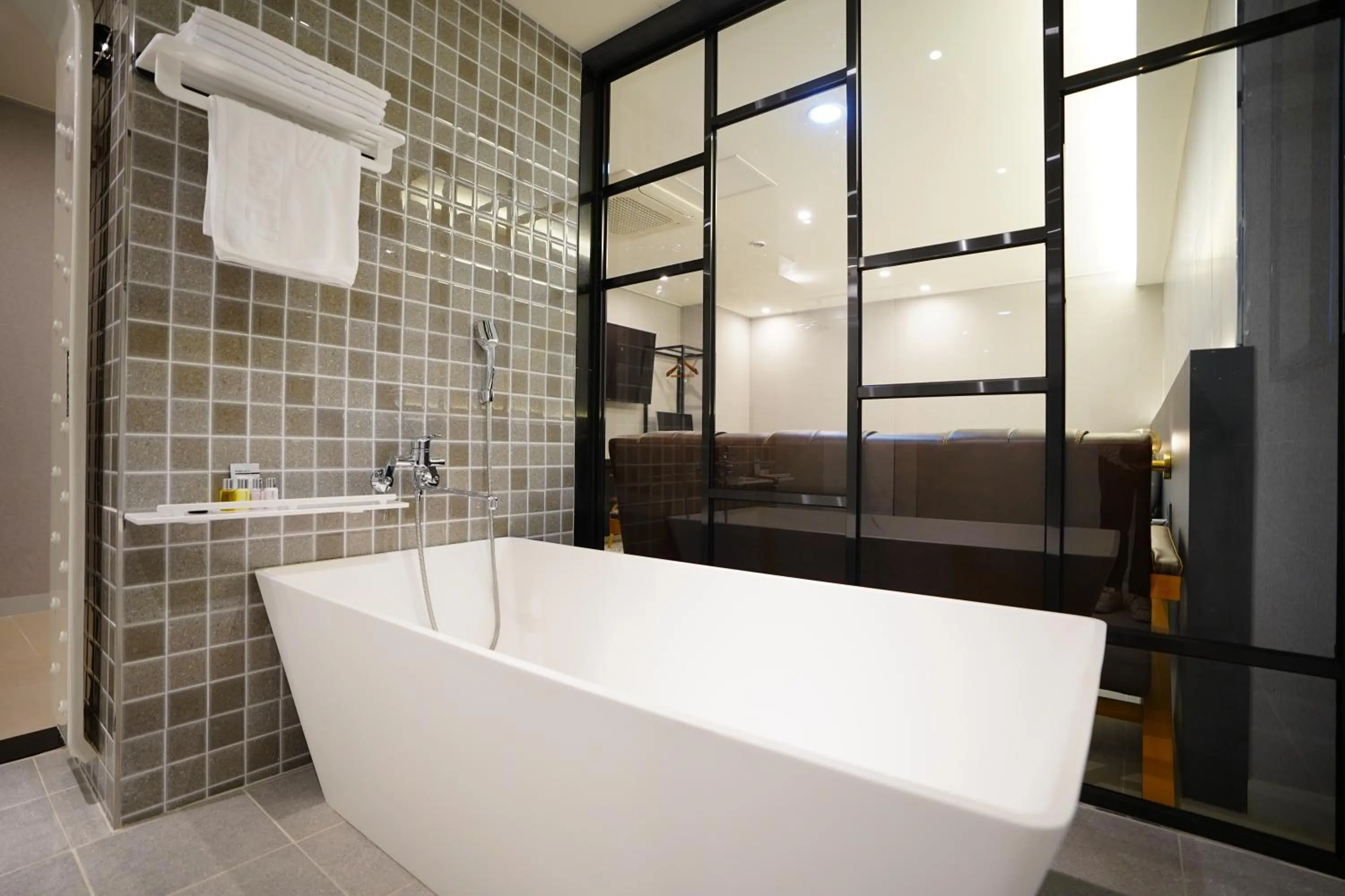 Bath in Dongdaemun Saturn Hotel