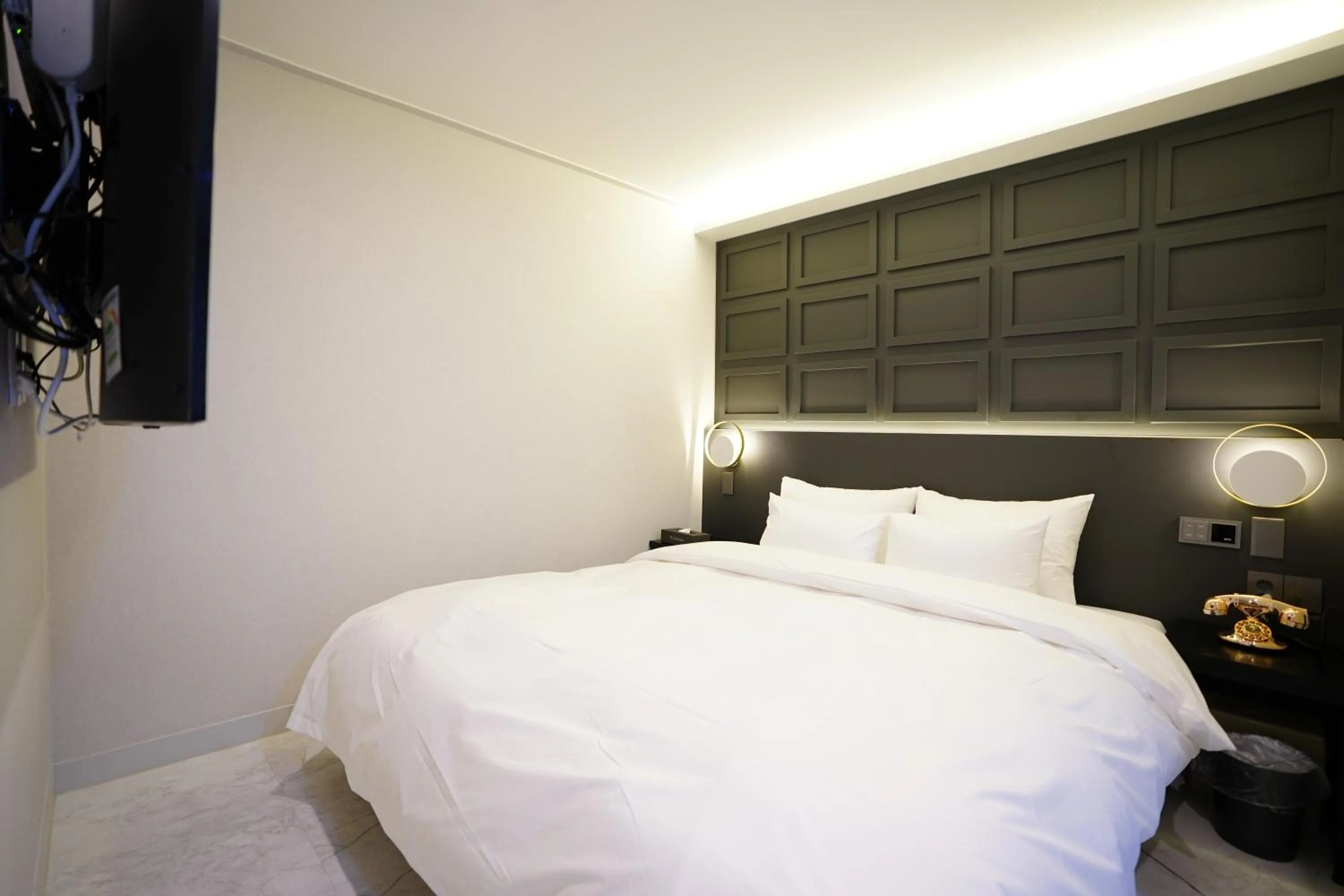 Bed in Dongdaemun Saturn Hotel