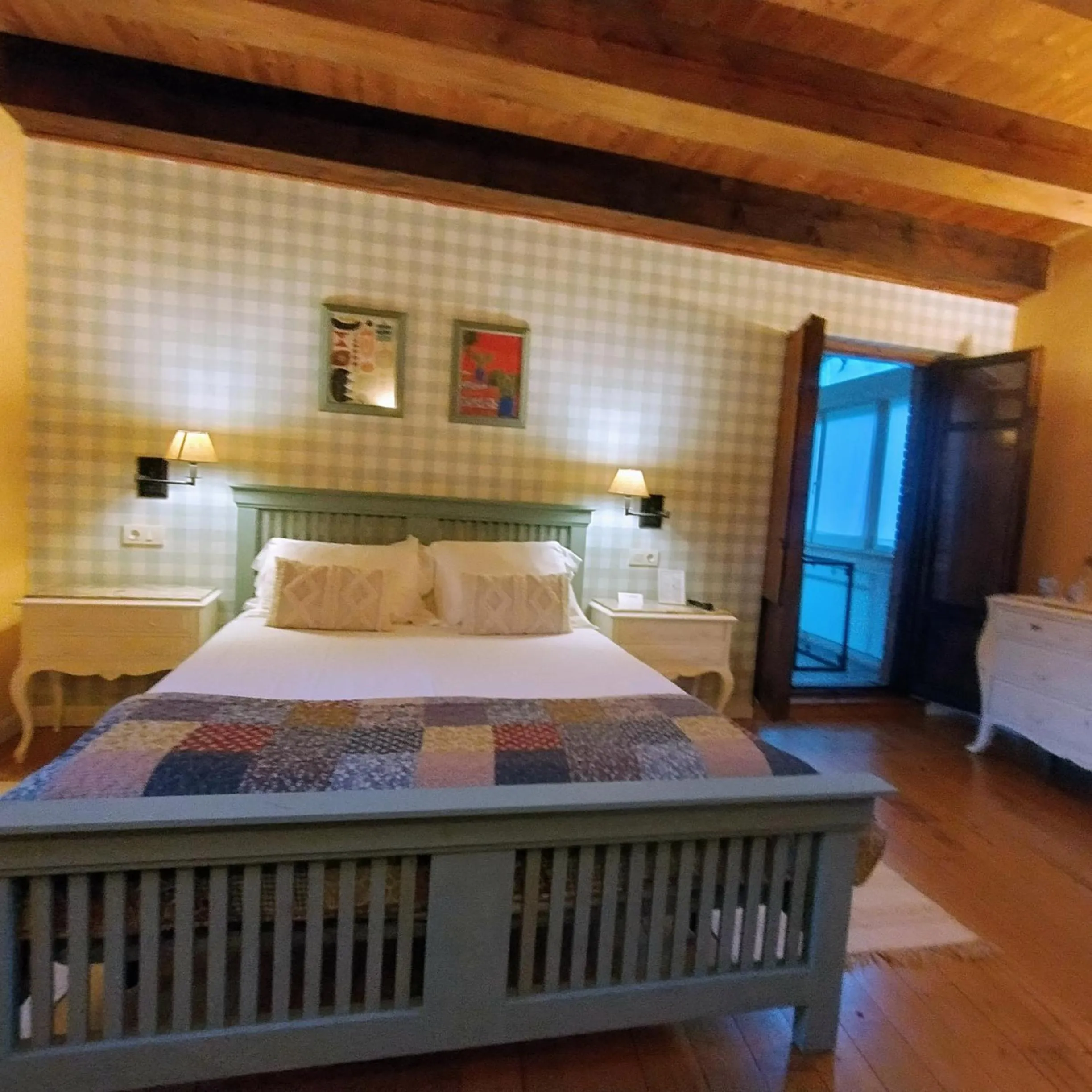 Photo of the whole room, Bed in Hotel Boutique Villa de Palacios - Palacio de Aras