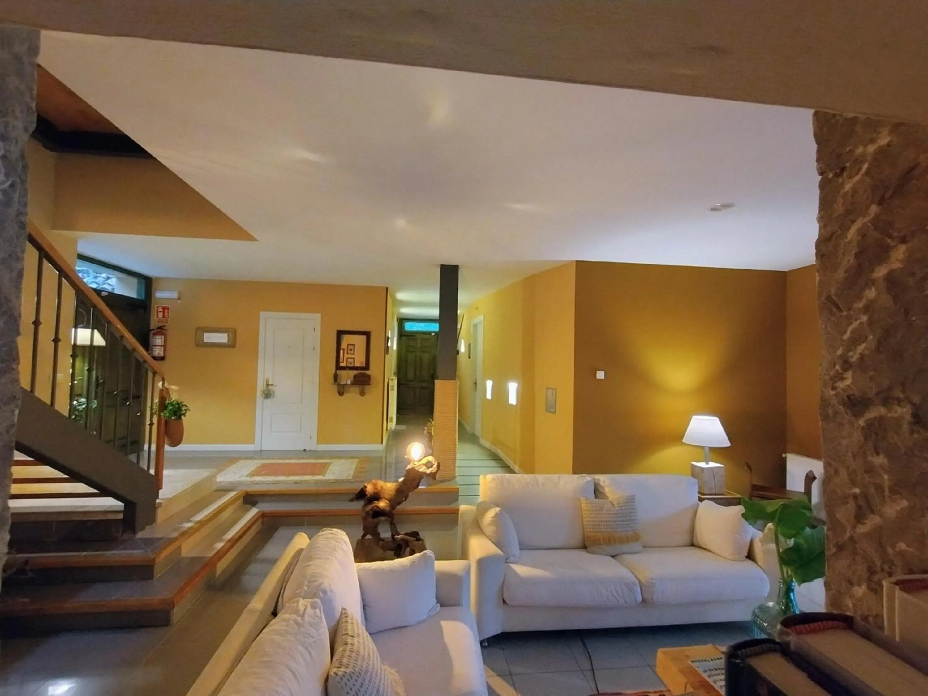 Lounge or bar, Bed in Hotel Boutique Villa de Palacios - Palacio de Aras