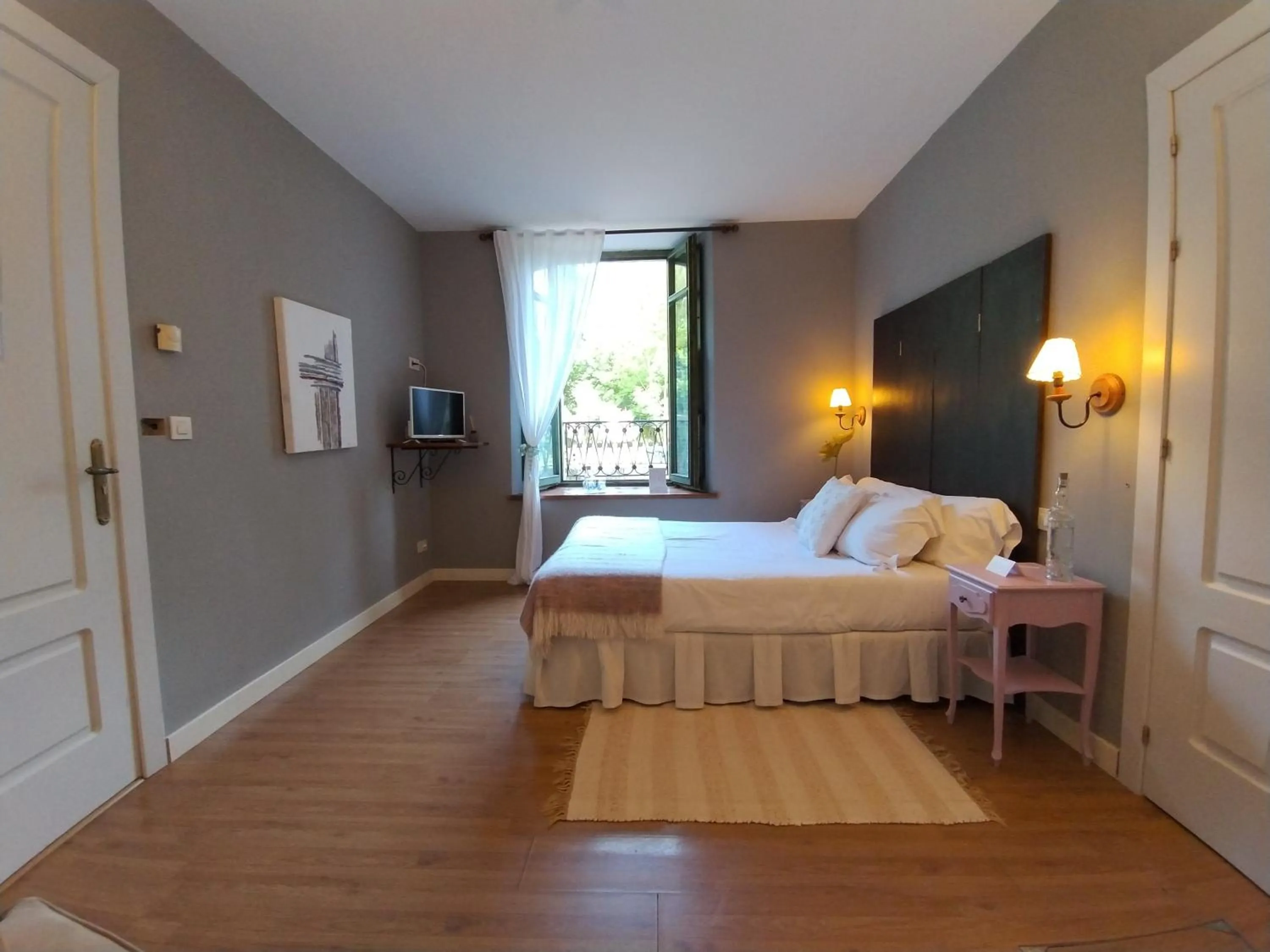 Photo of the whole room, Bed in Hotel Boutique Villa de Palacios - Palacio de Aras