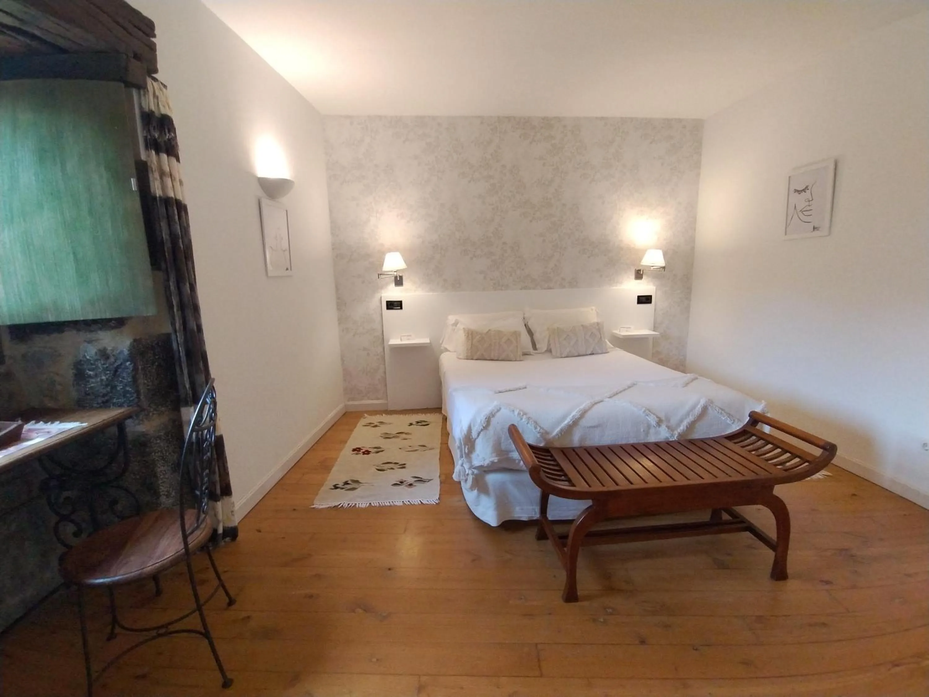 Photo of the whole room, Bed in Hotel Boutique Villa de Palacios - Palacio de Aras