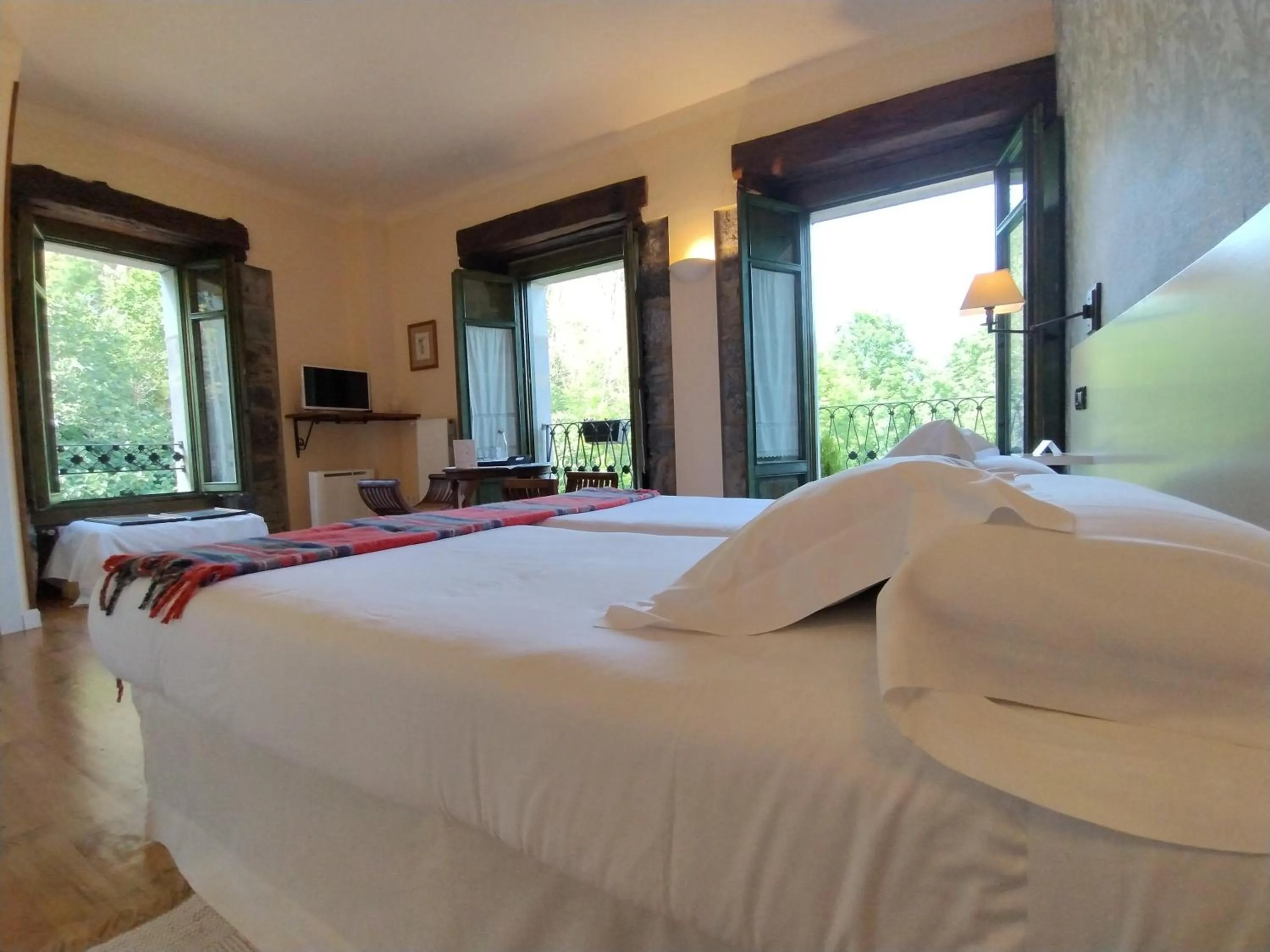 Photo of the whole room, Bed in Hotel Boutique Villa de Palacios - Palacio de Aras
