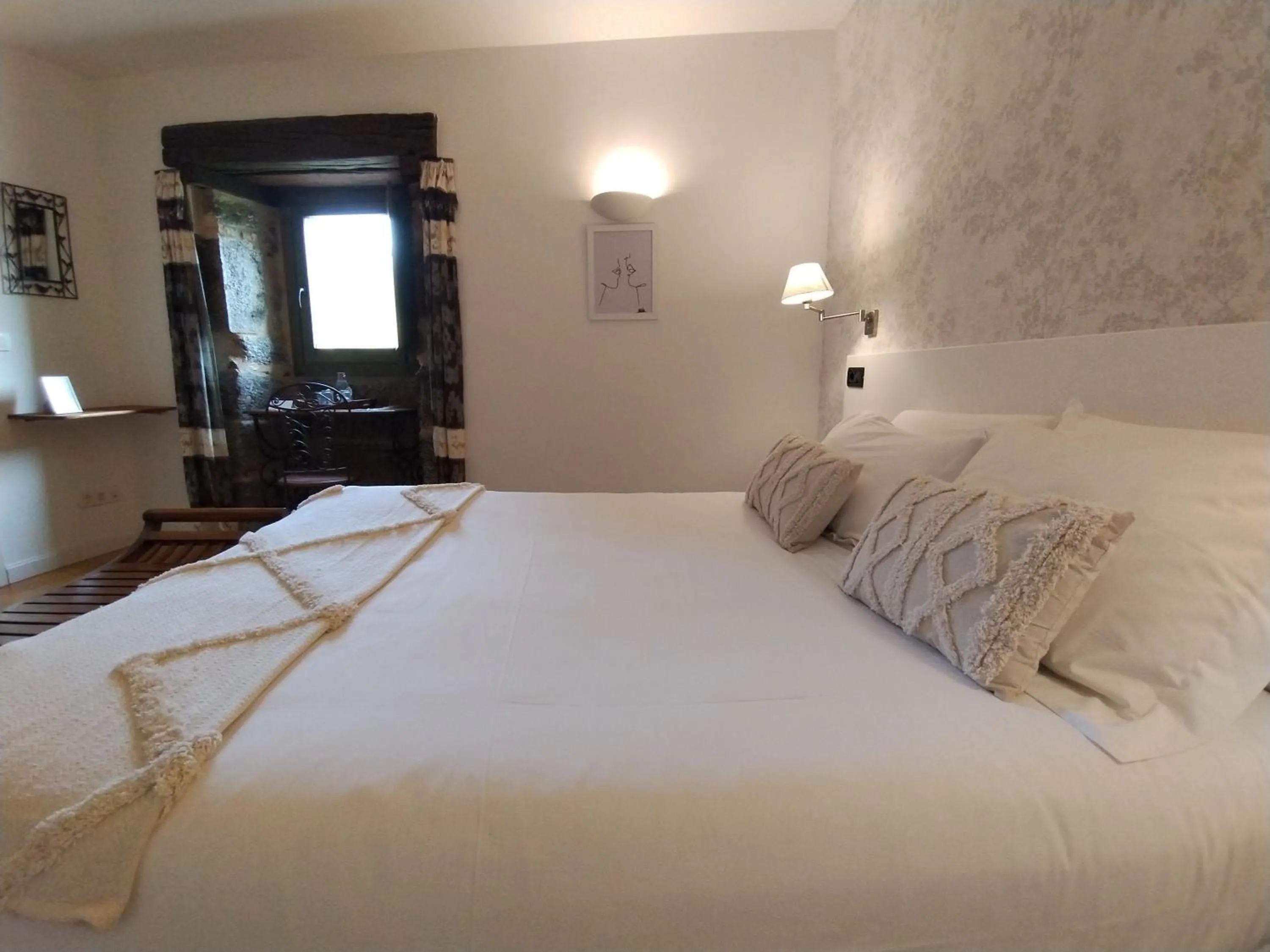 Photo of the whole room, Bed in Hotel Boutique Villa de Palacios - Palacio de Aras