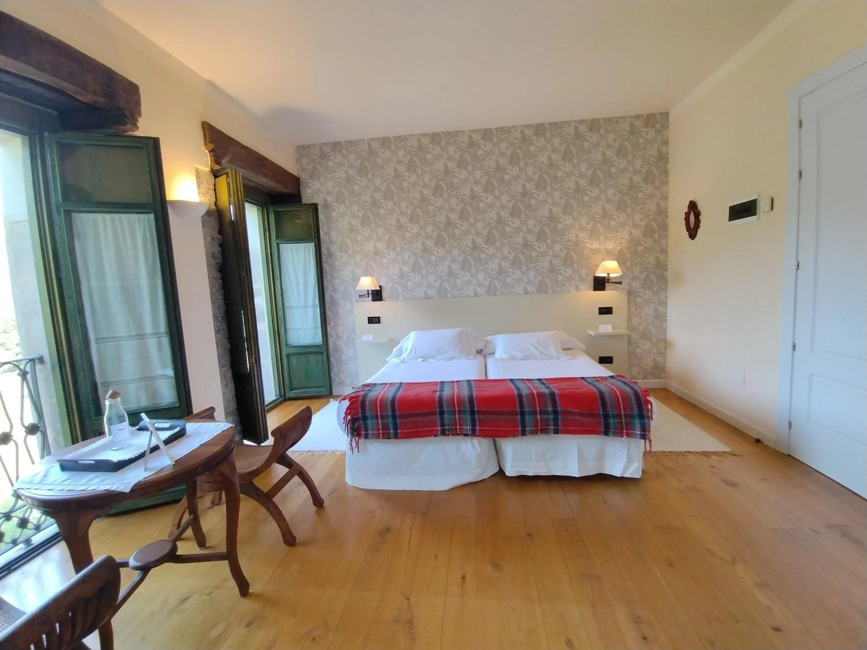 Photo of the whole room, Bed in Hotel Boutique Villa de Palacios - Palacio de Aras