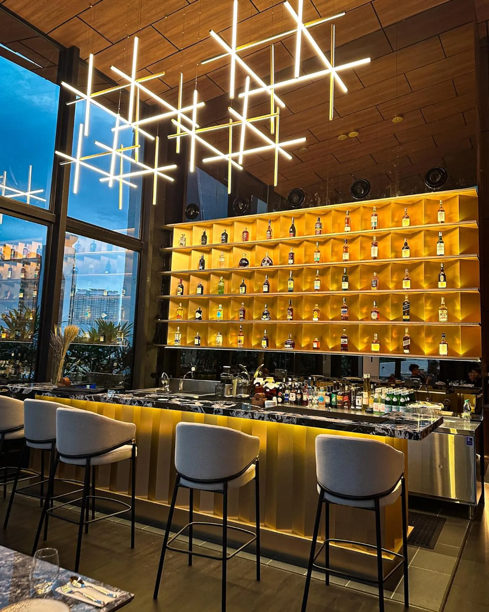 Restaurant/places to eat in B Hotel Kuala Lumpur