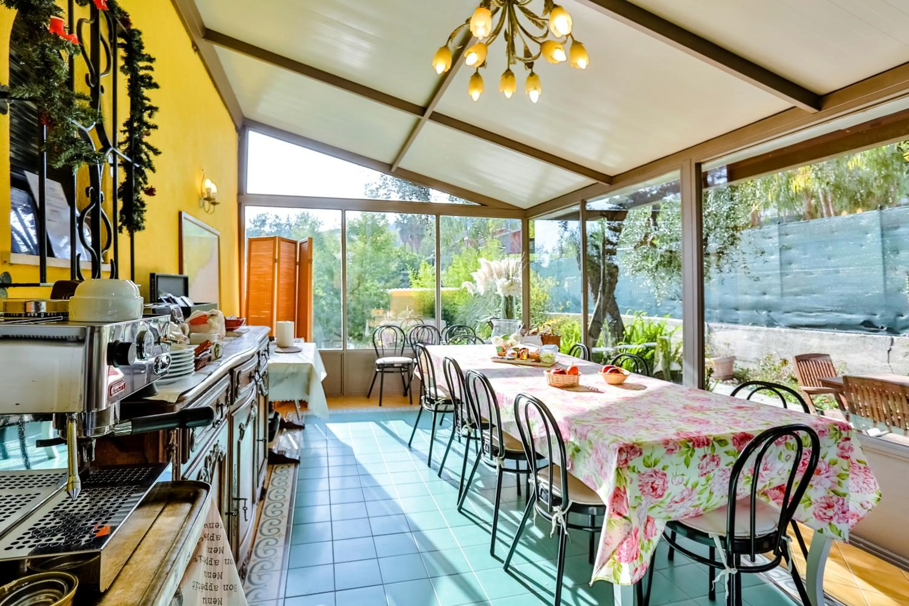 Communal lounge/ TV room in Cà De Rossana Bed&Breakfast