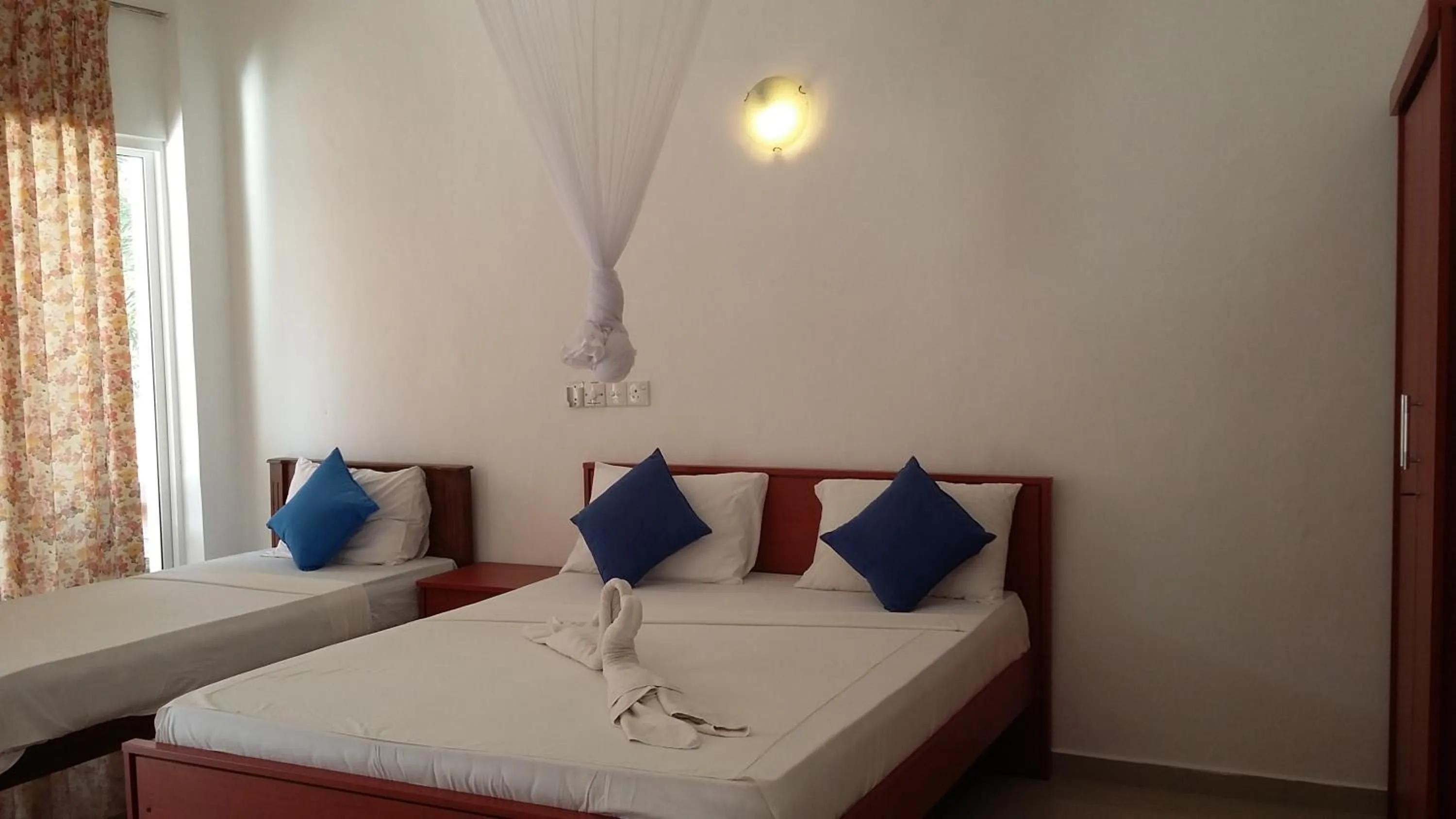 Bedroom, Bed in Oasis Beach Resort