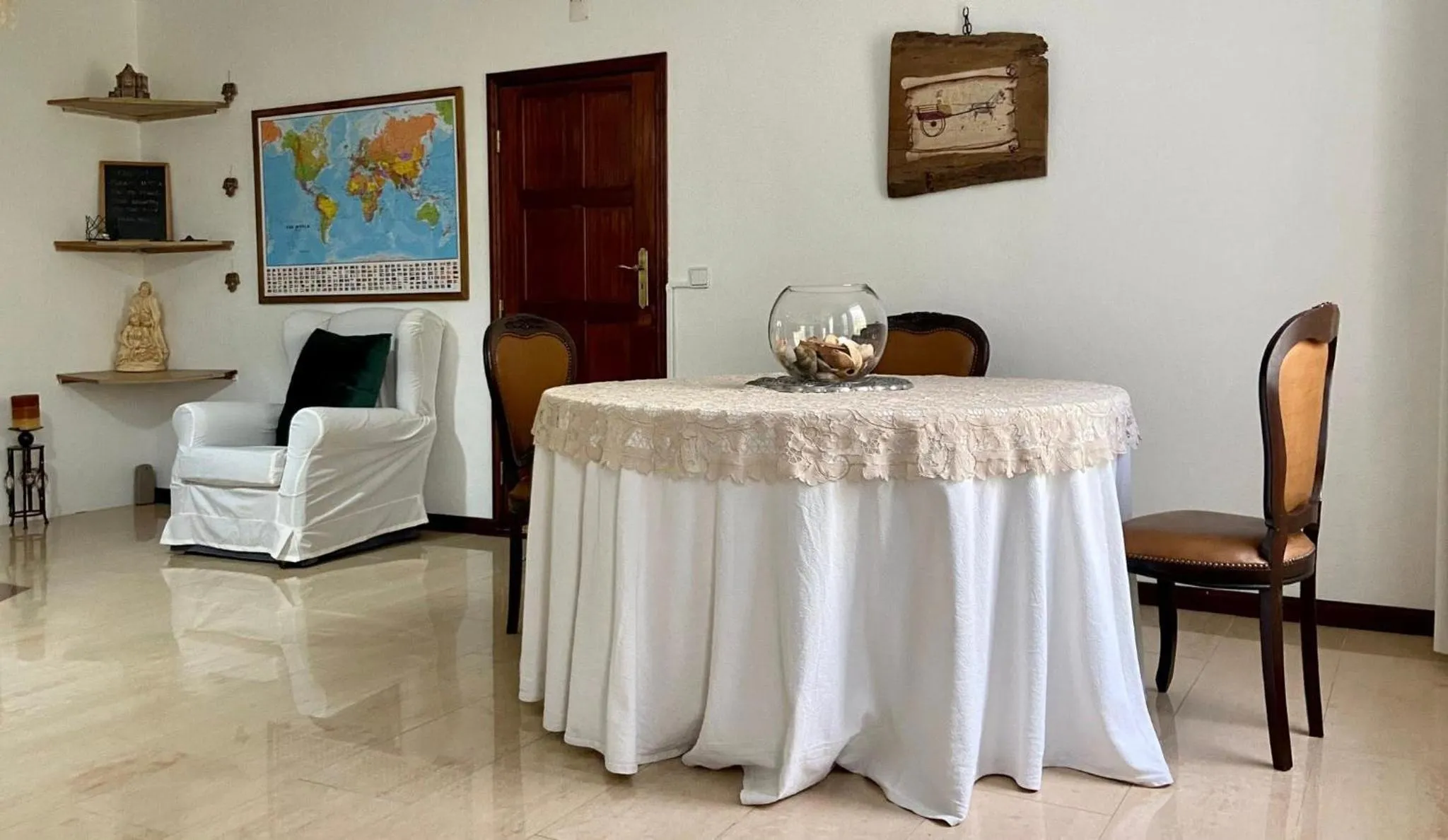 Living room in Casa de Azzancha