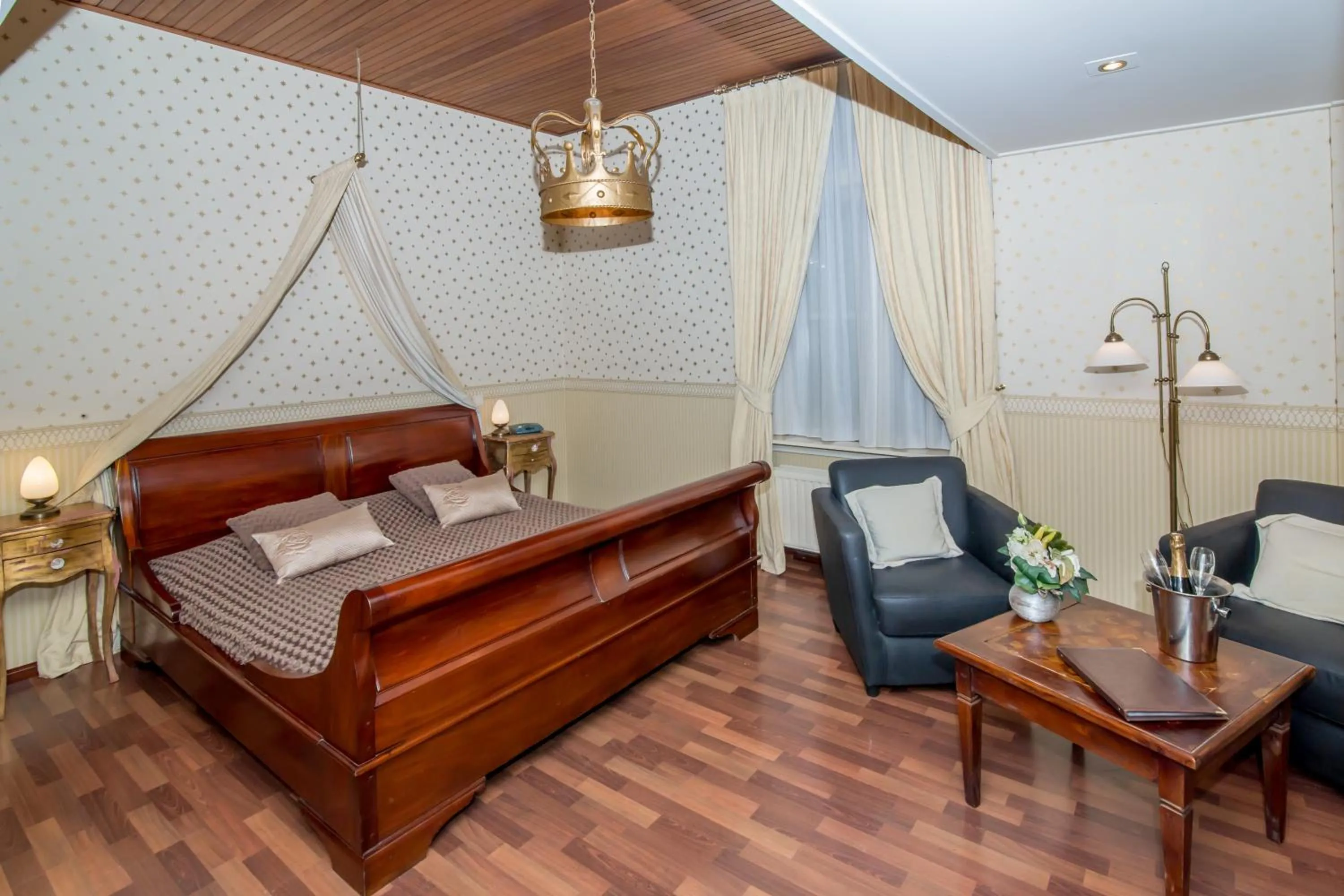 Bed in Hostellerie Schuddebeurs