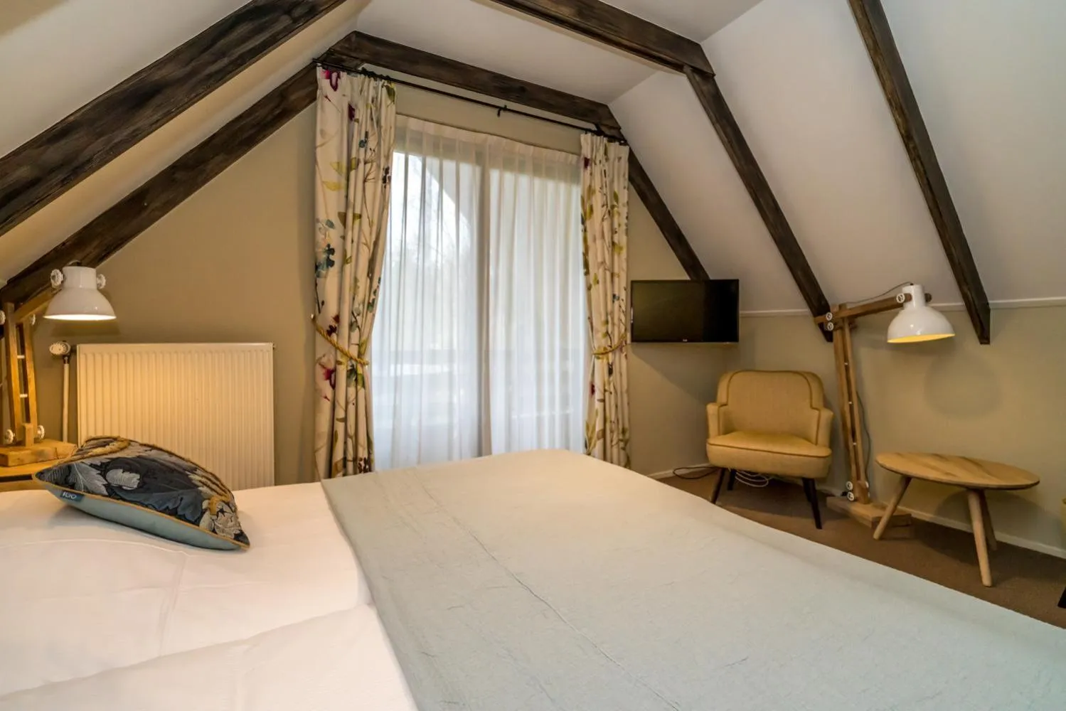 Bed in Hostellerie Schuddebeurs