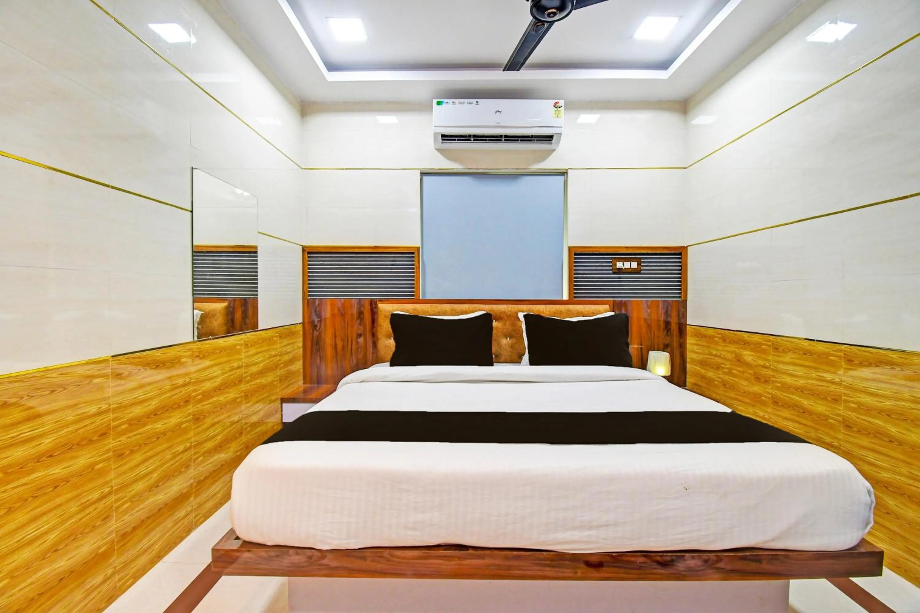 Bedroom, Bed in Super Hotel O Maa Bhubaneswari Hotel