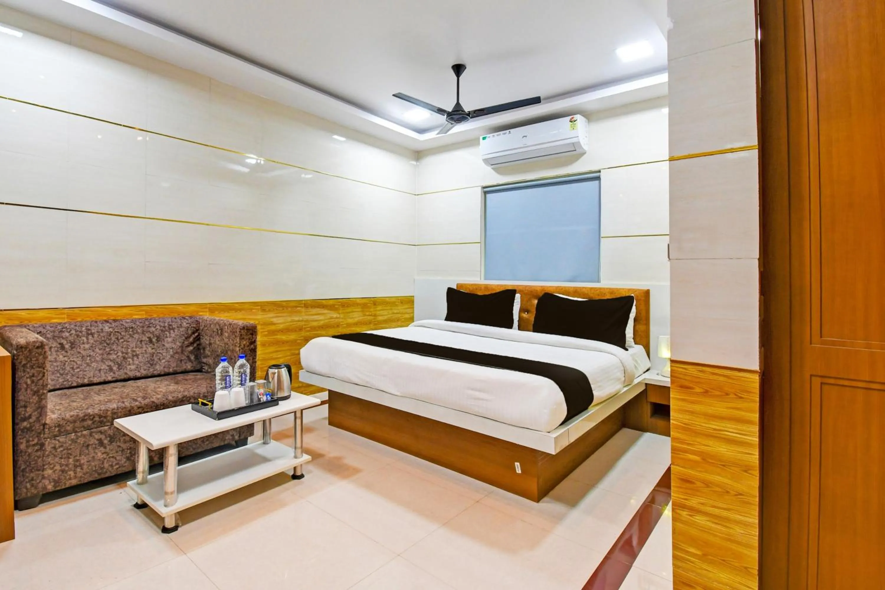 Bedroom, Bed in Super Hotel O Maa Bhubaneswari Hotel