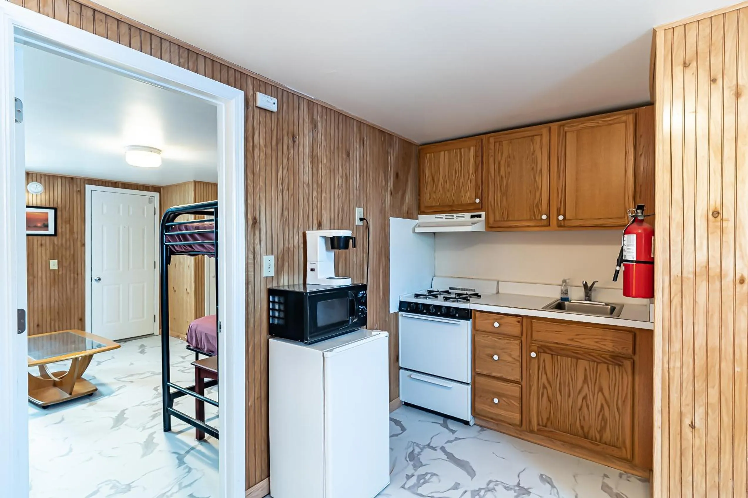Kitchen or kitchenette in Boardwalk Sand & Surf Beach Hotel Oceanfront