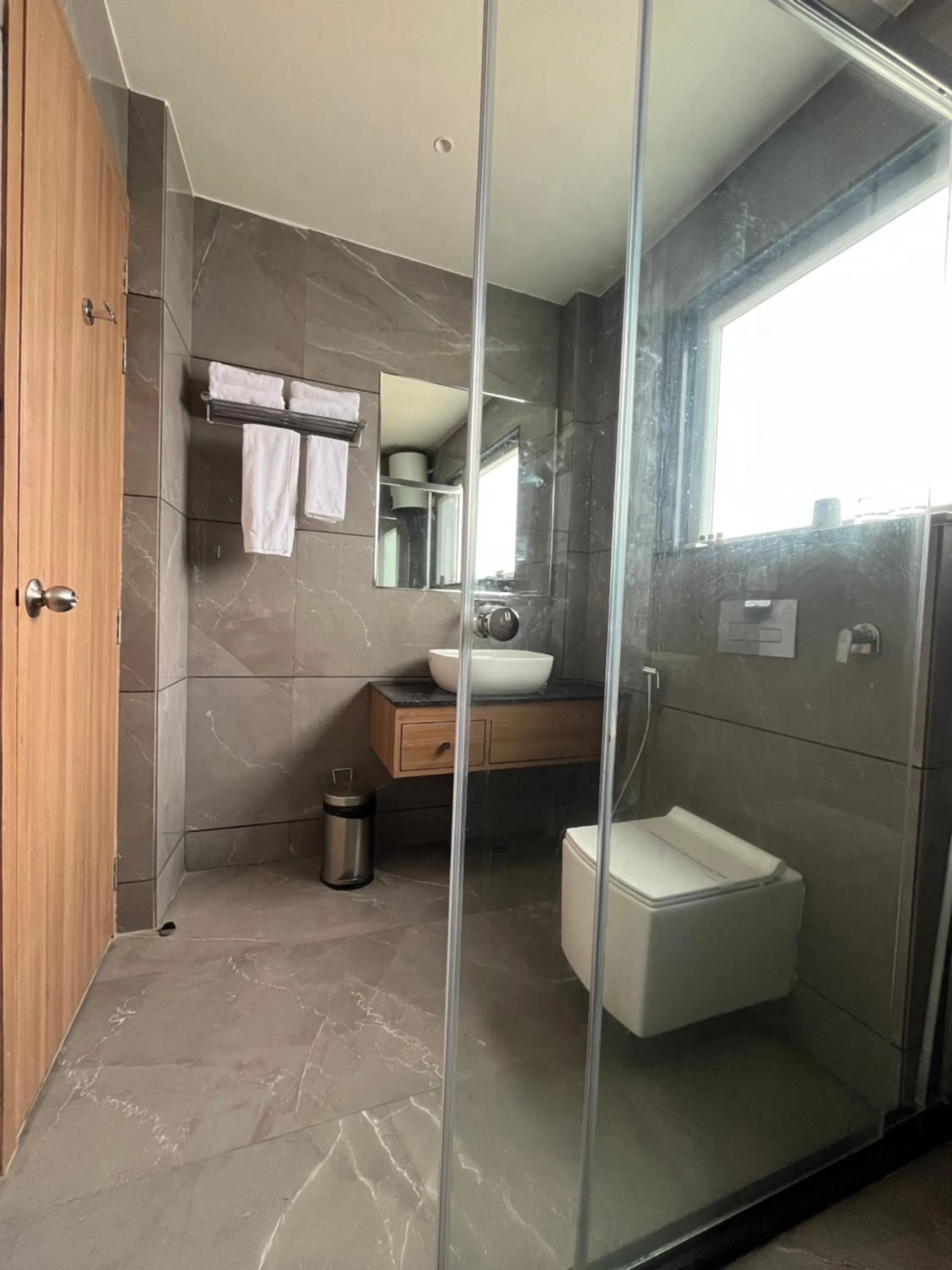 Shower in Hotel Three Seasons