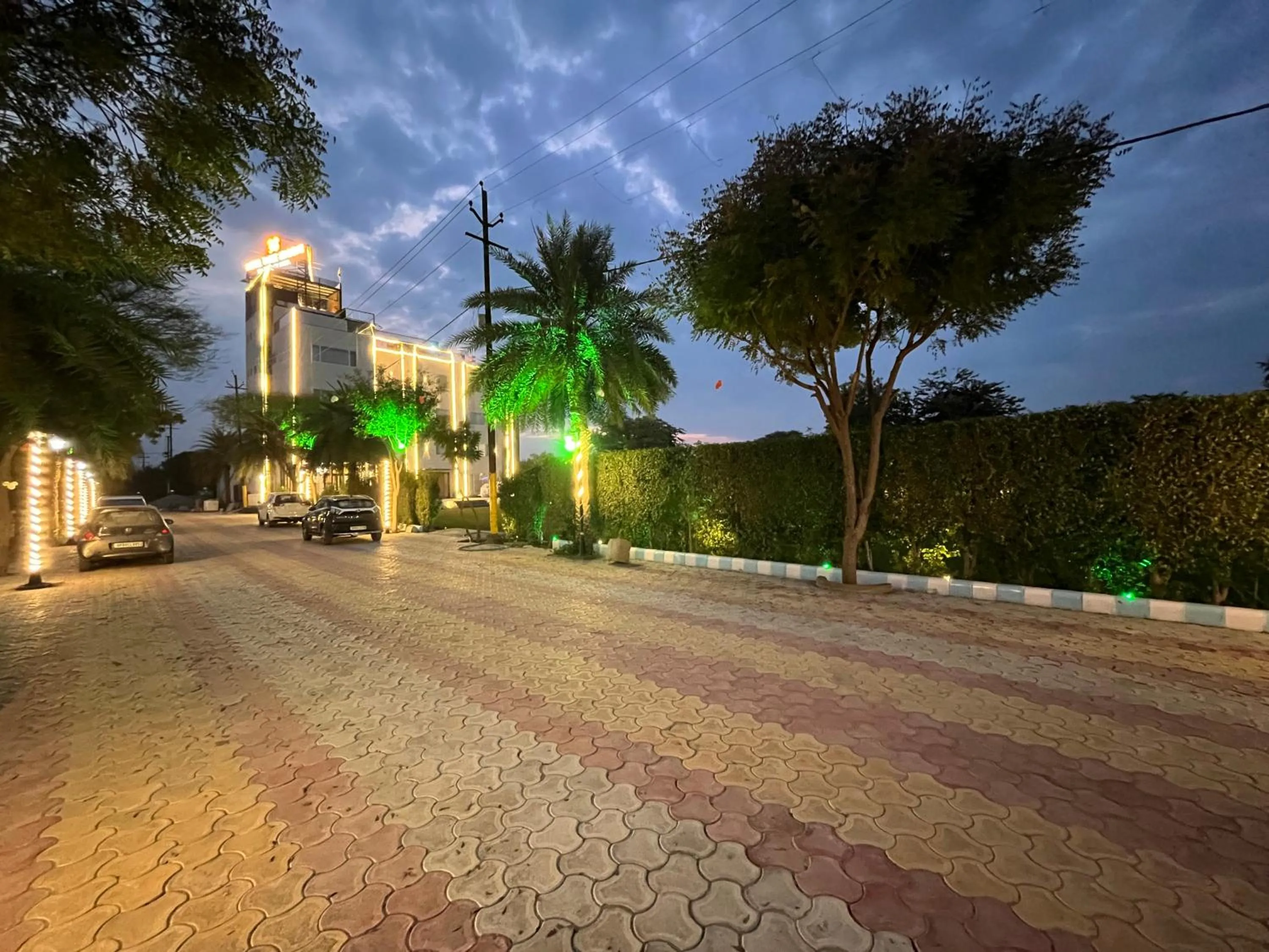 Street view in Hotel Three Seasons