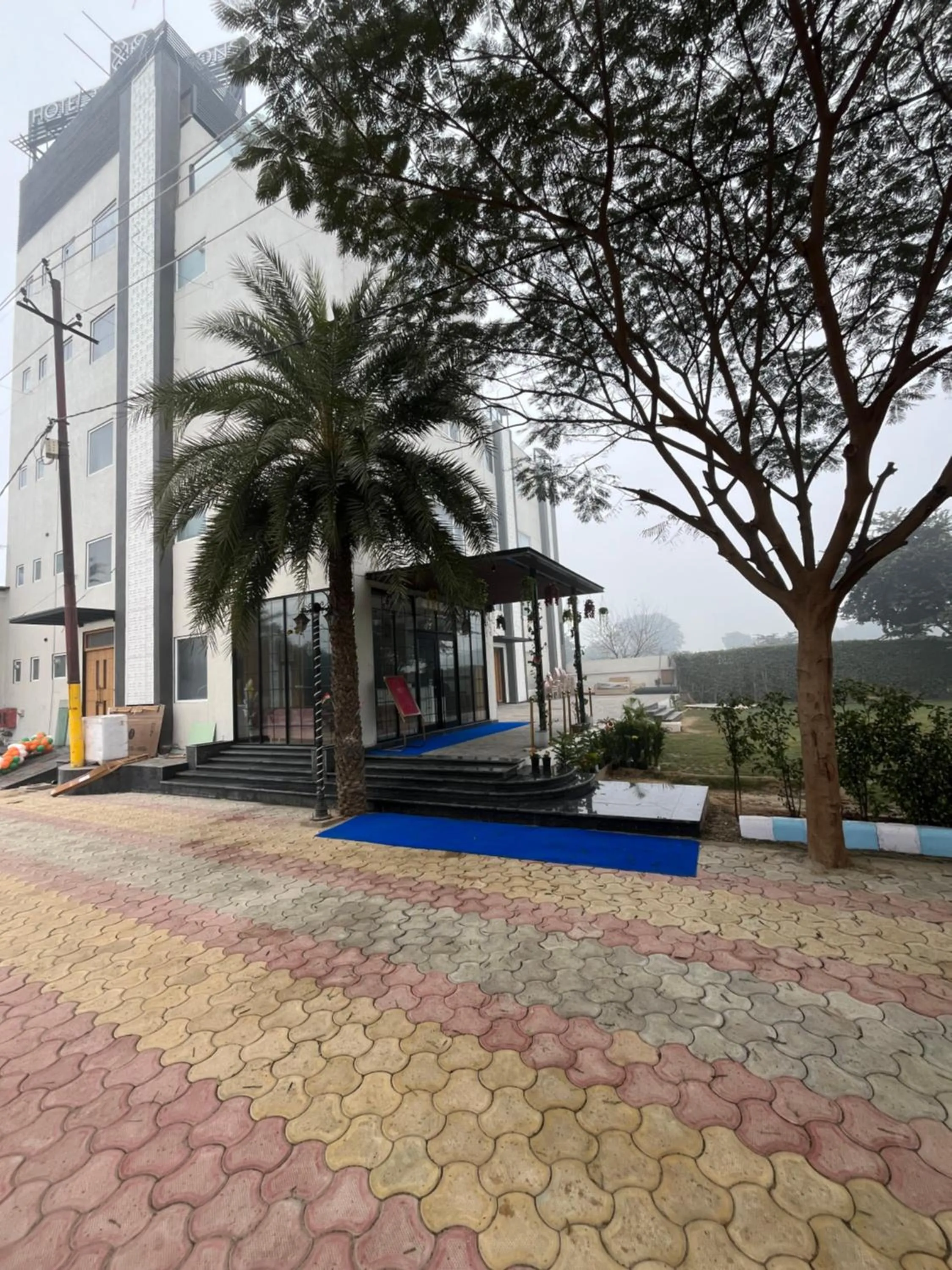 Property building in Hotel Three Seasons