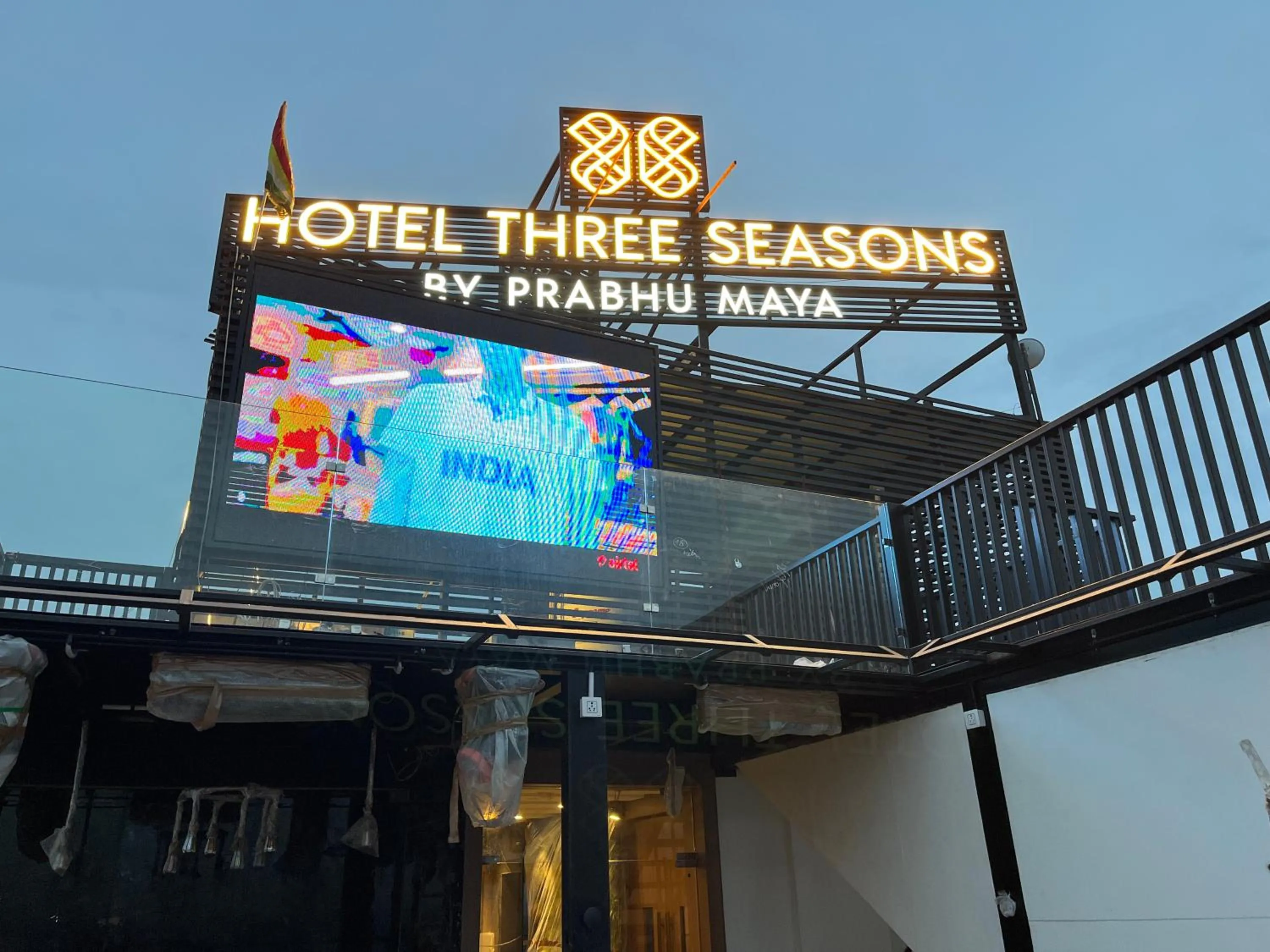 Property logo or sign in Hotel Three Seasons