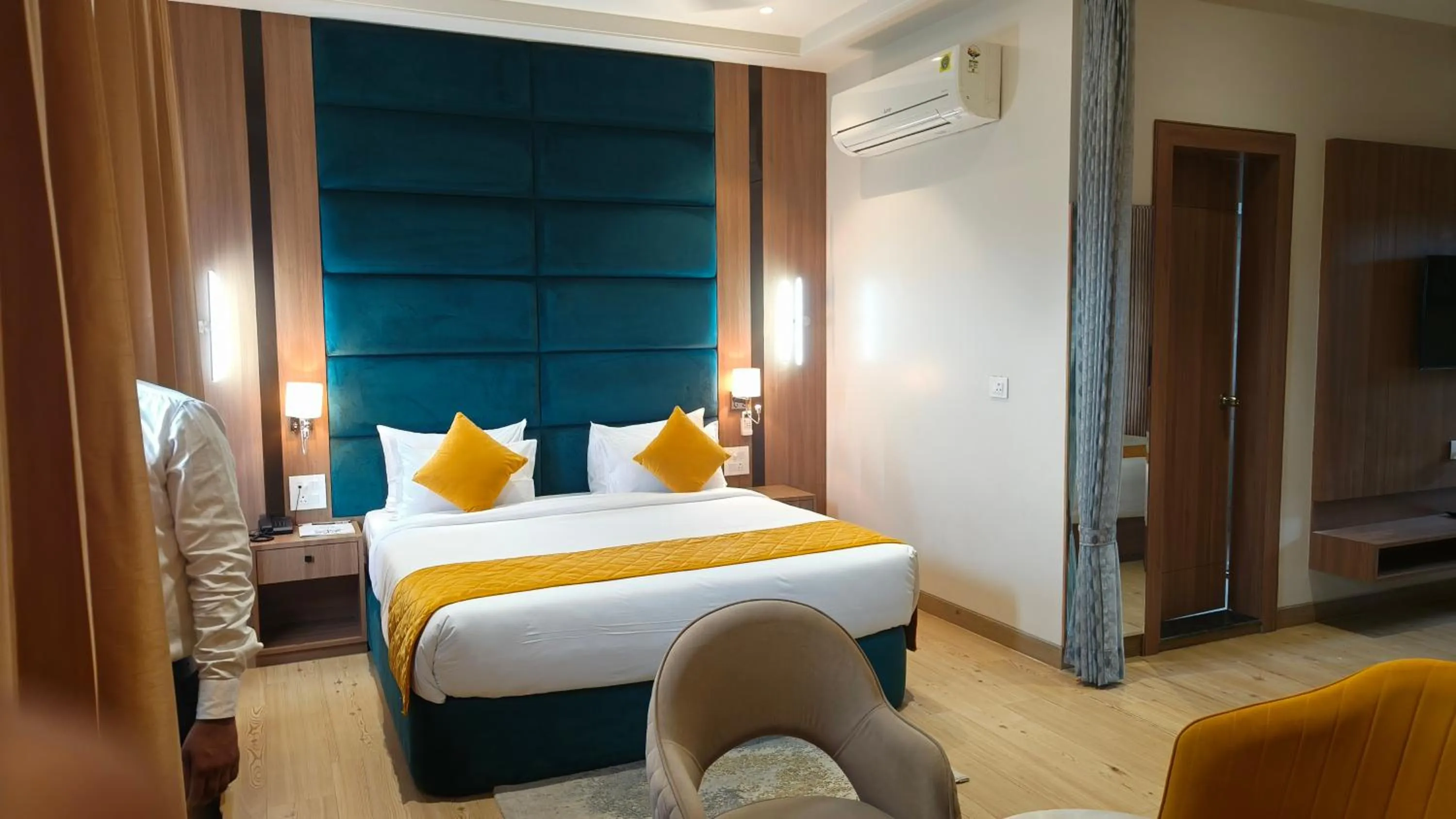 Bed in Hotel Three Seasons