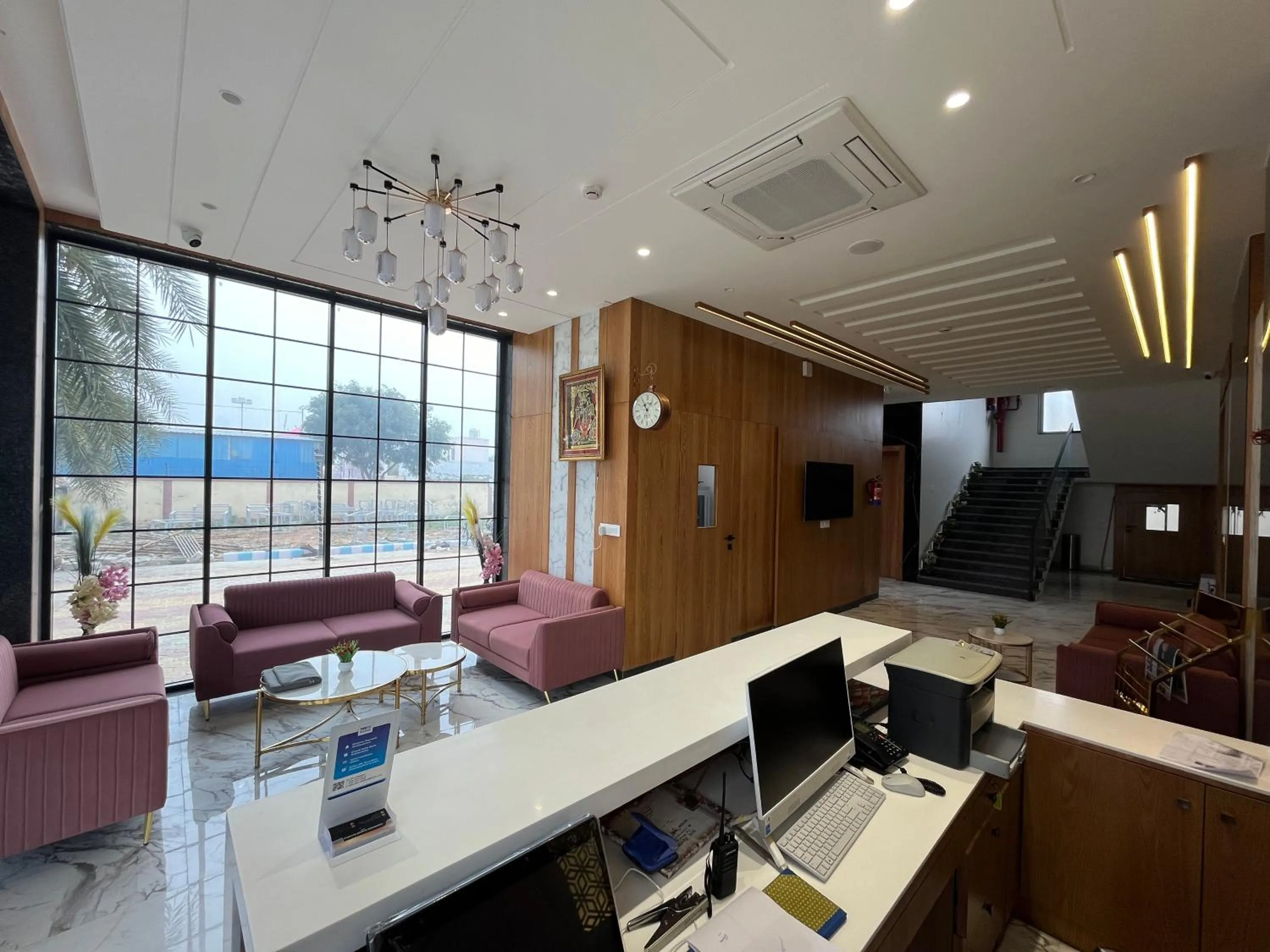 Lobby or reception in Hotel Three Seasons