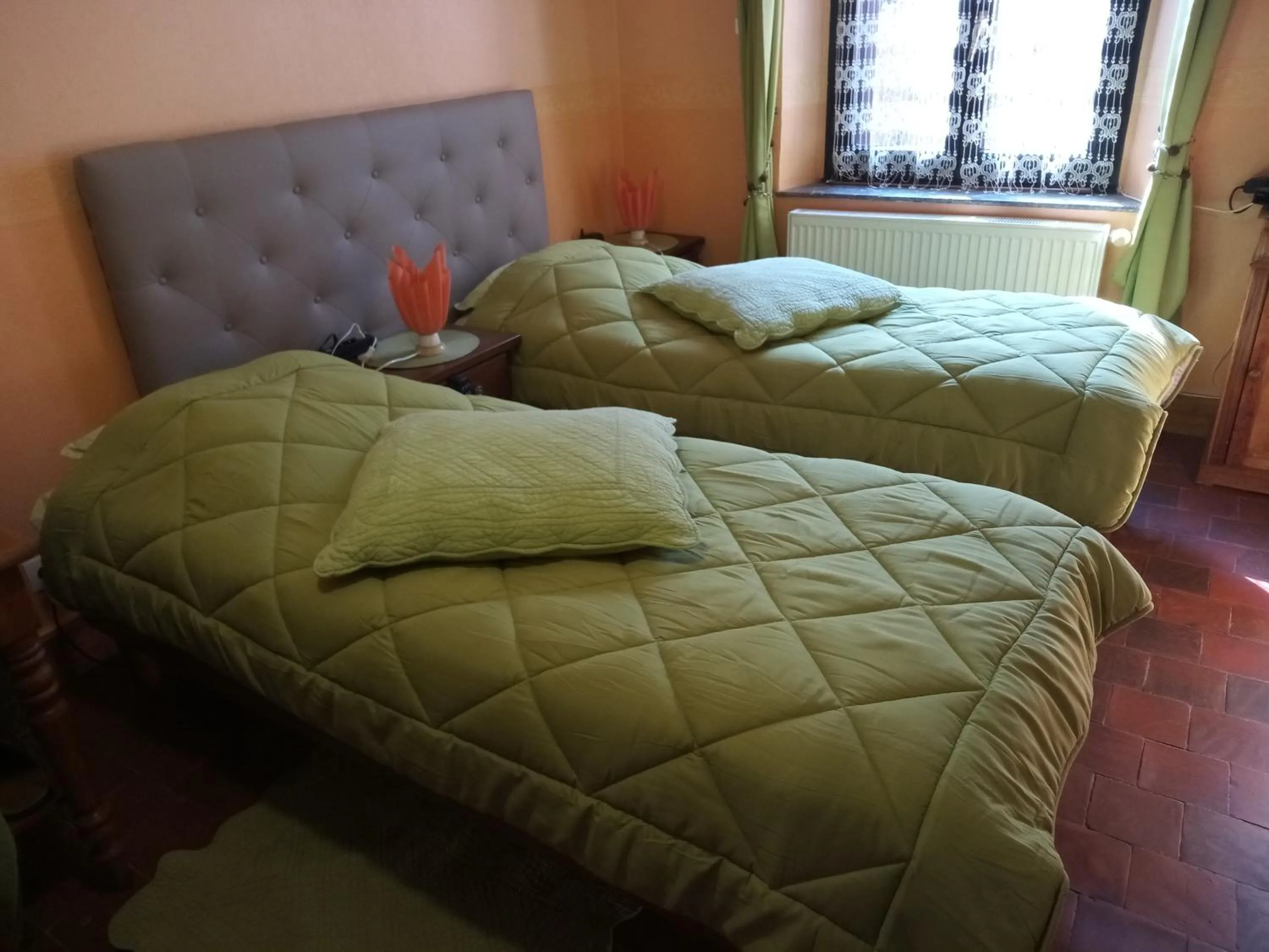 Bed in "A la douane"