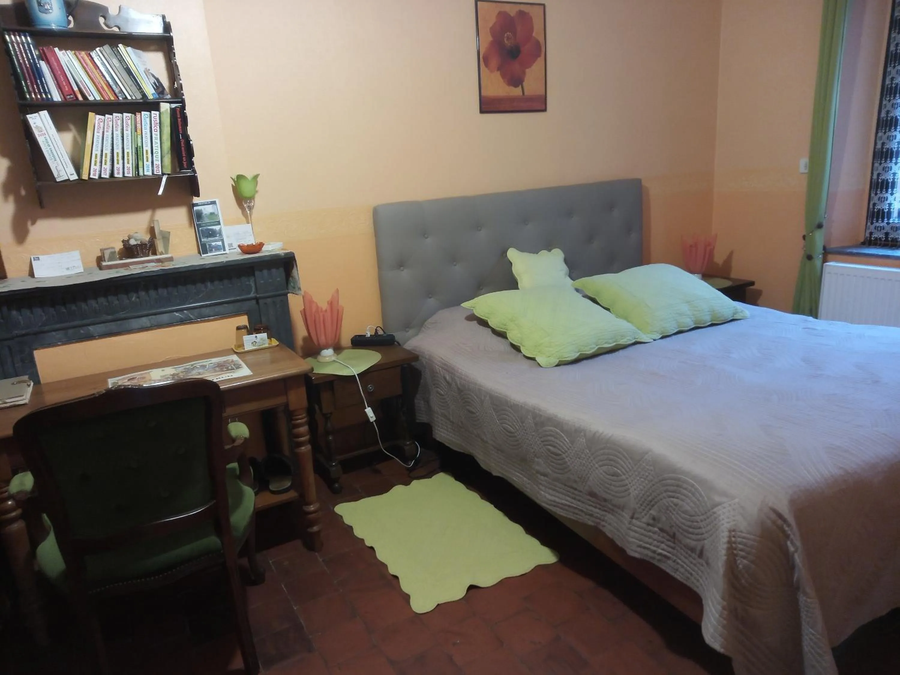 Bed in "A la douane"