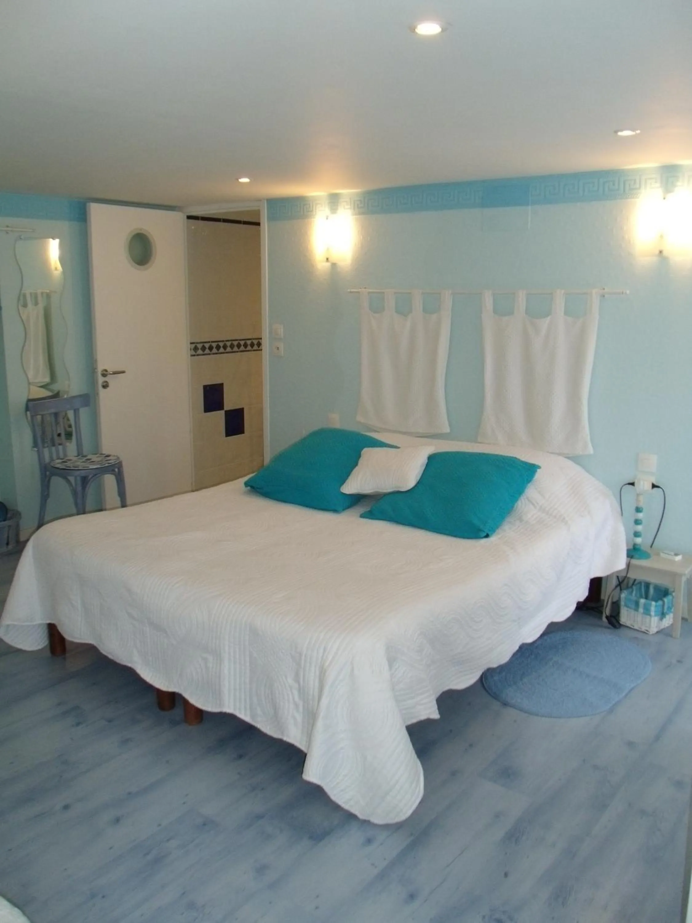 Bed in "A la douane"