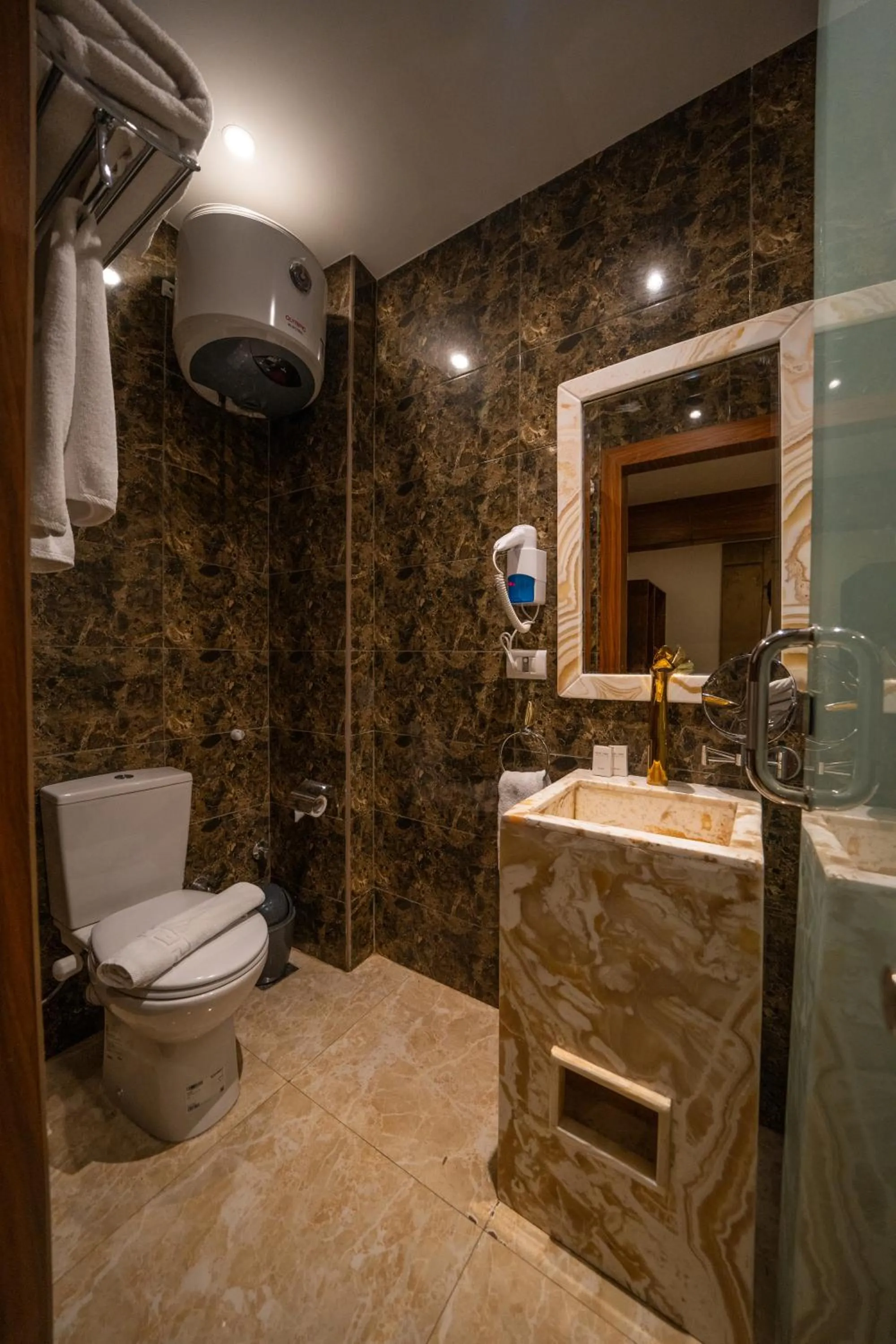 Toilet in King Pyramids View Hotel