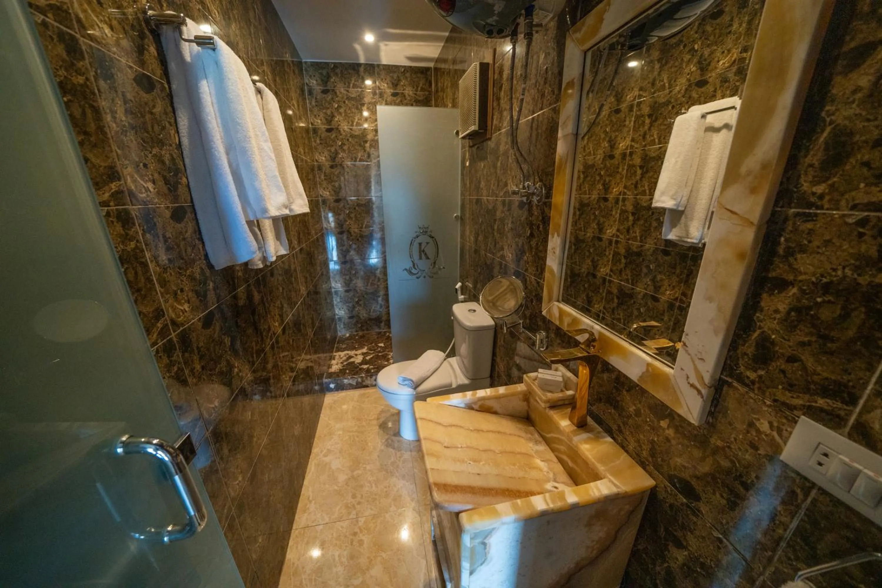 Shower in King Pyramids View Hotel