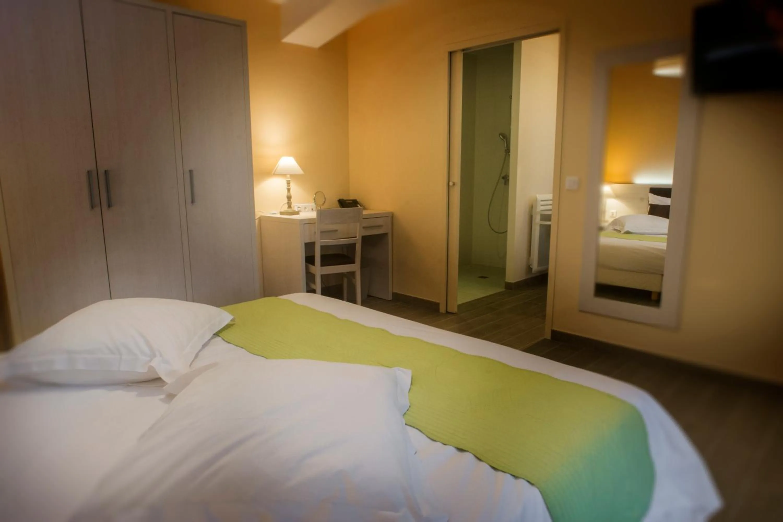 Photo of the whole room, Bed in Hôtel Le Haut des Lys