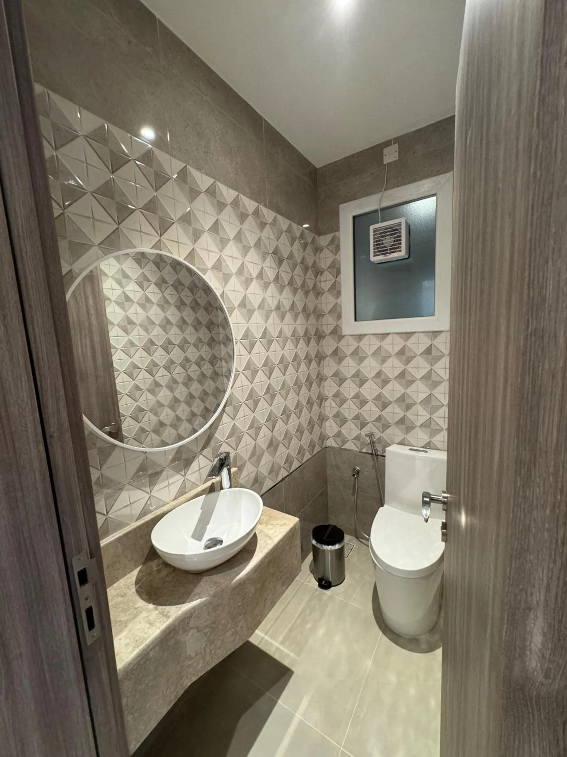 Shower in Royal Plaza Hotel