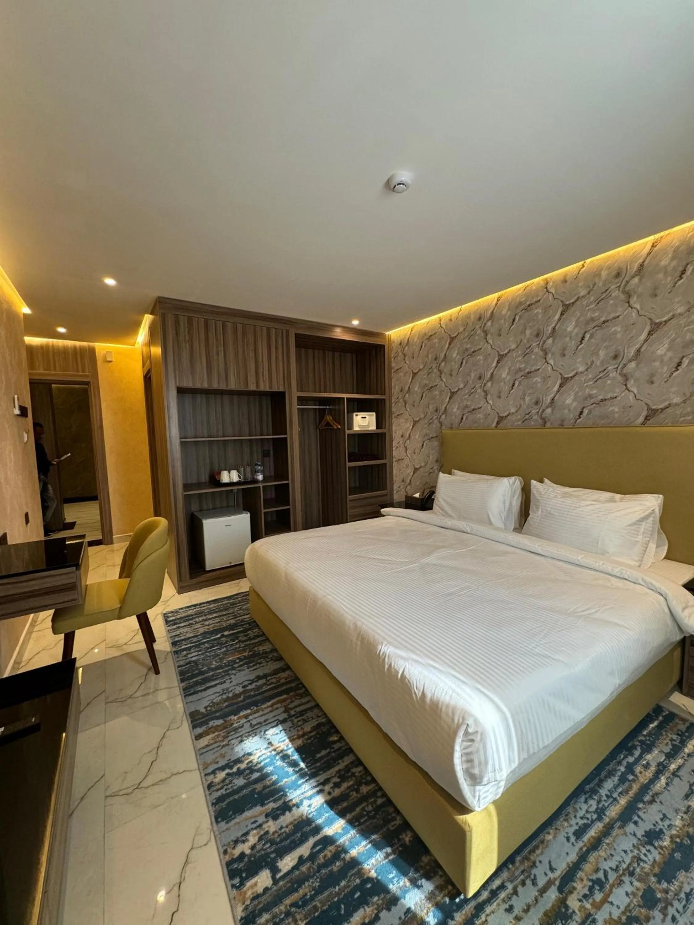 Bed in Royal Plaza Hotel