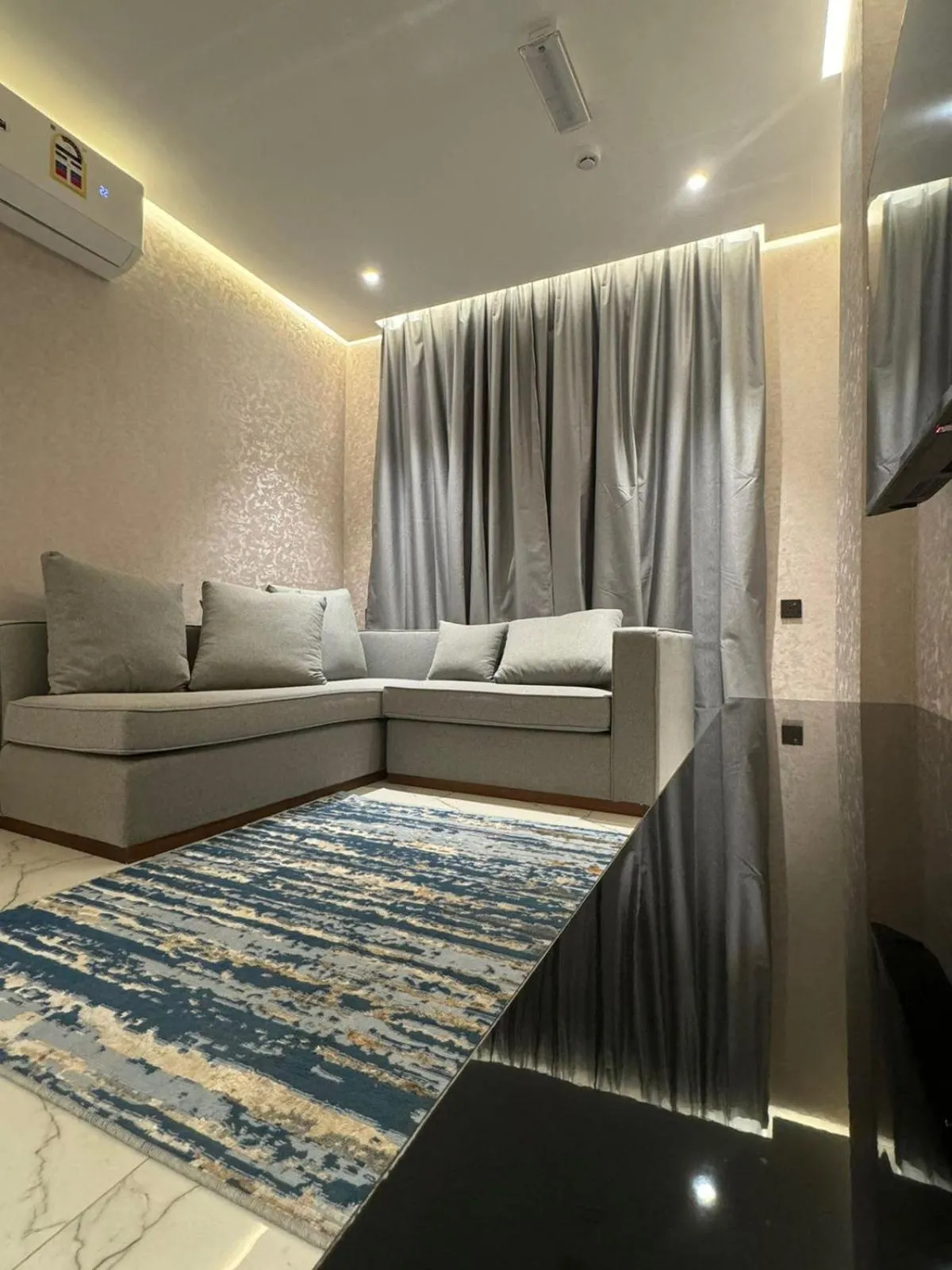 TV and multimedia in Royal Plaza Hotel