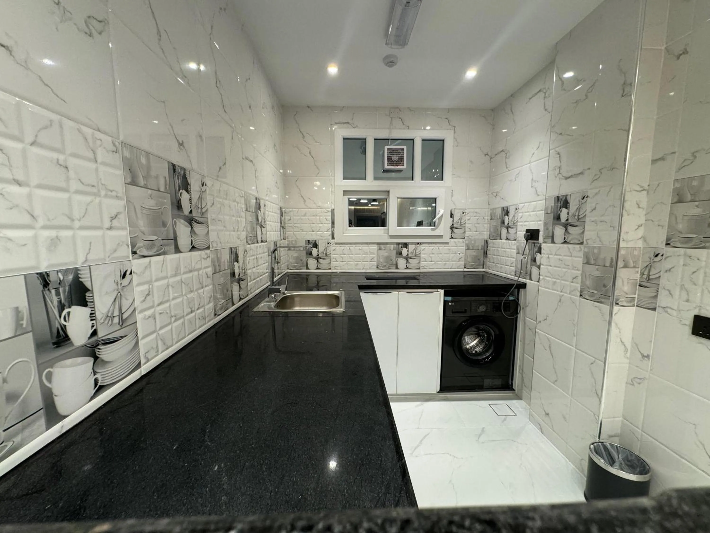 Kitchen or kitchenette in Royal Plaza Hotel