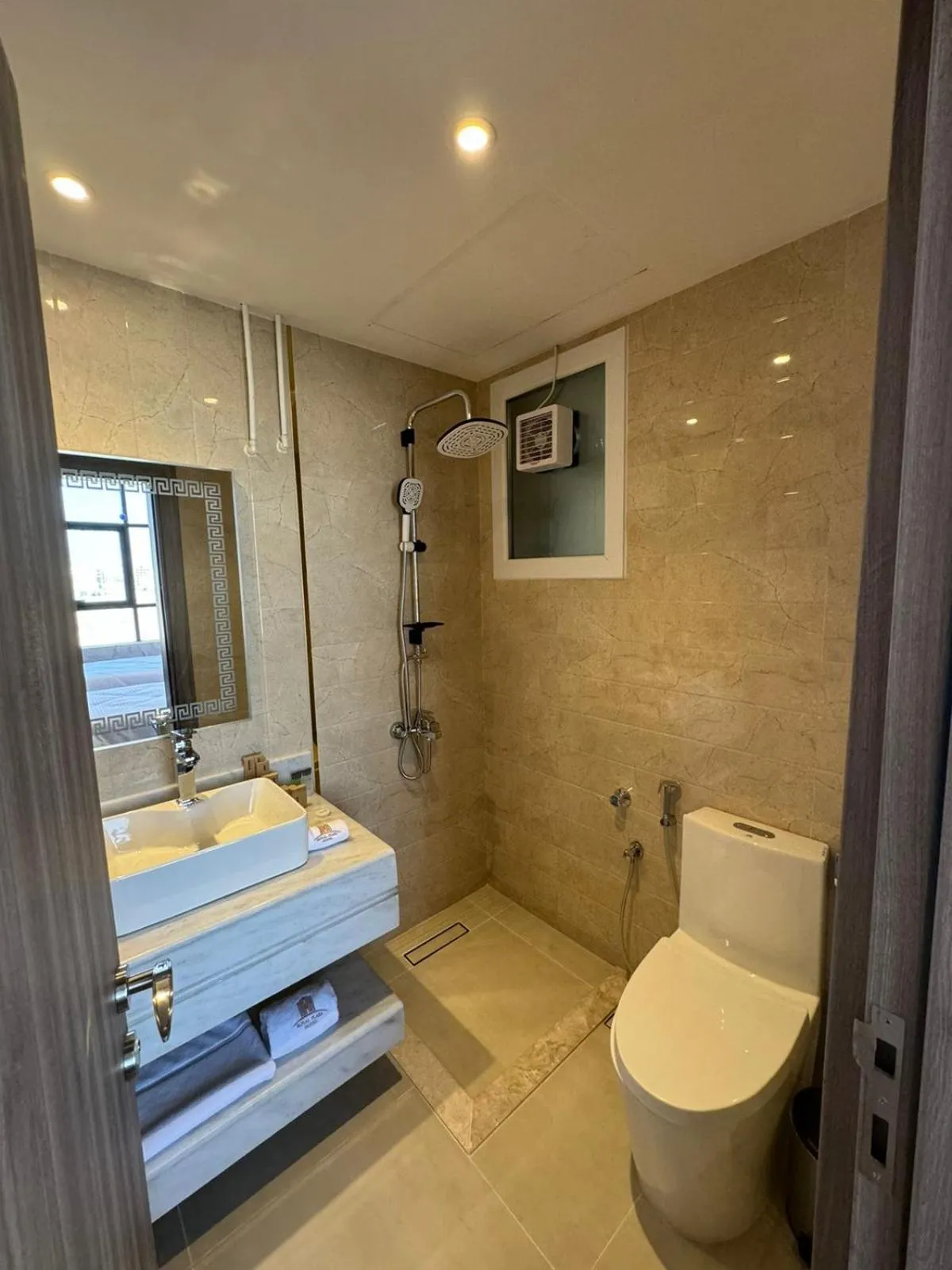 Shower in Royal Plaza Hotel