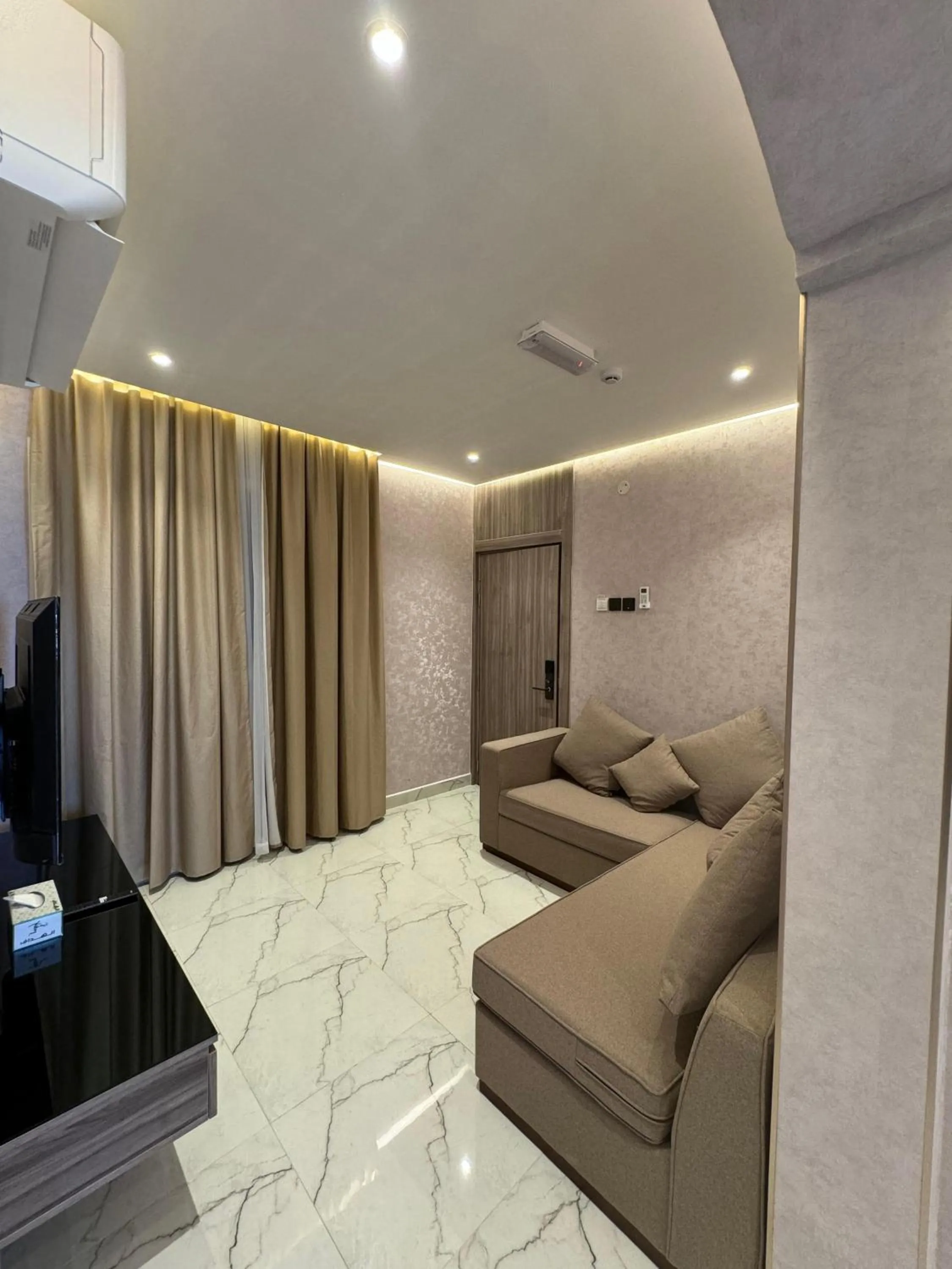 TV and multimedia in Royal Plaza Hotel