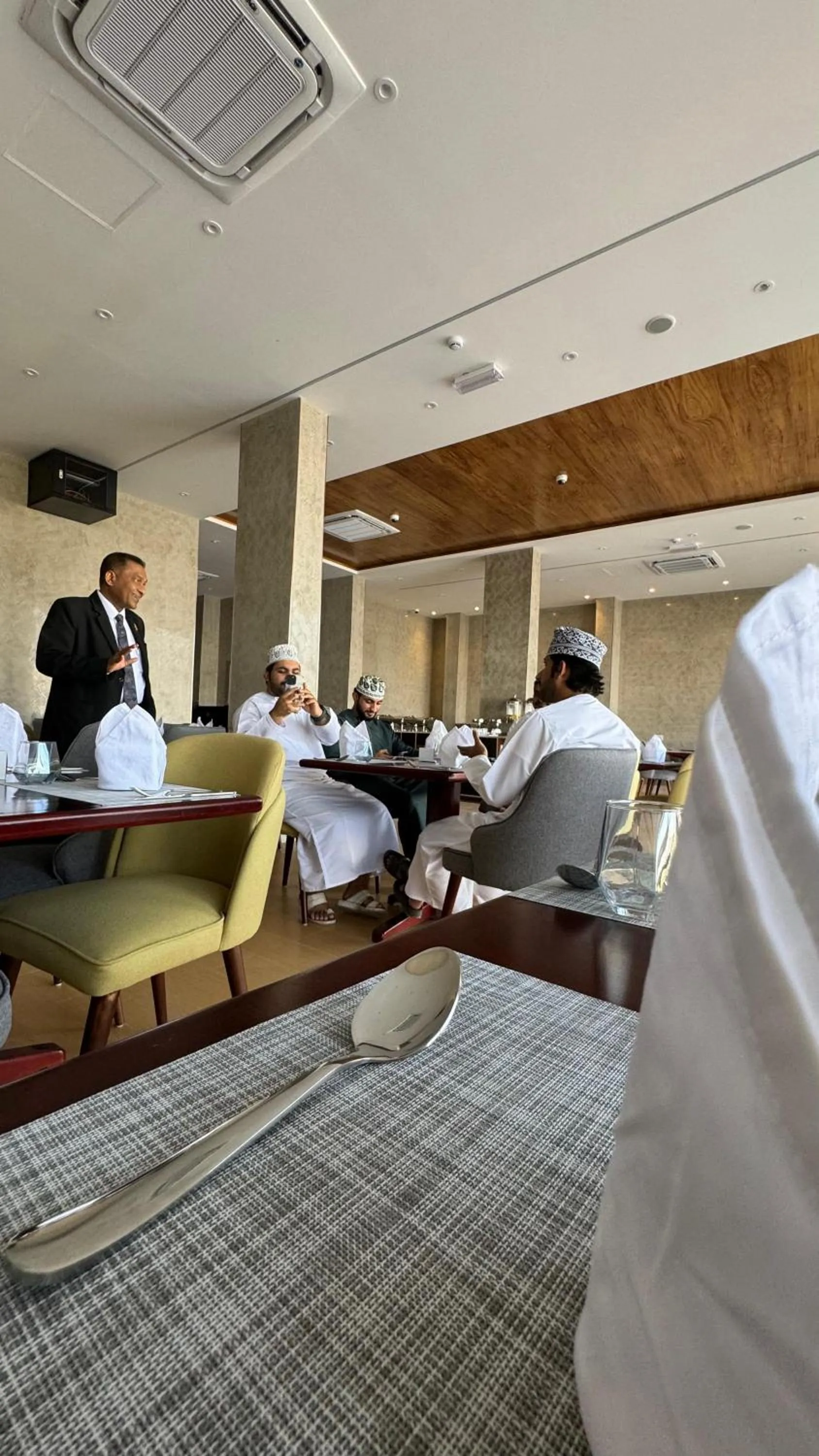 Restaurant/places to eat in Royal Plaza Hotel