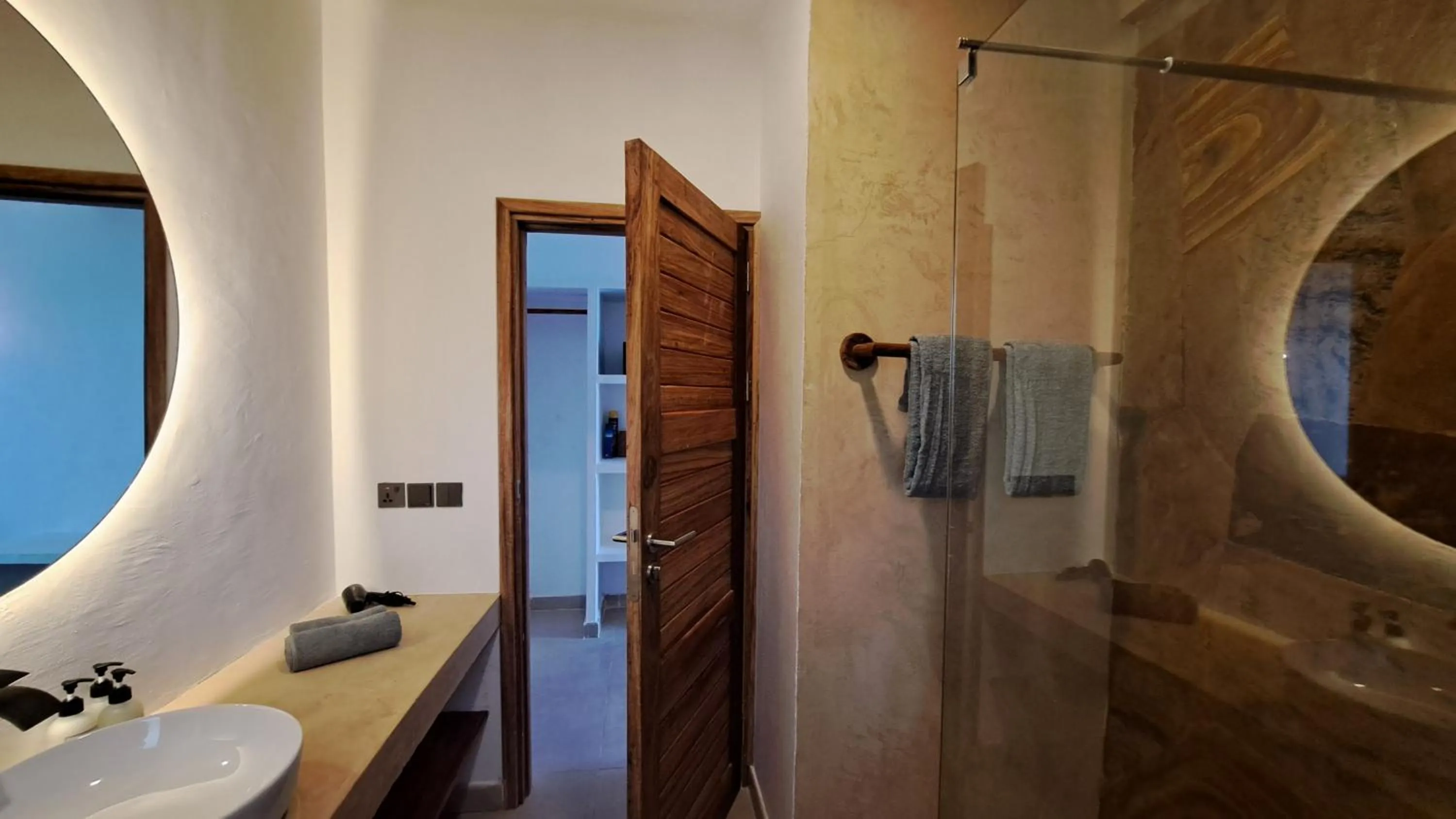 Bathroom in Aluna Beach Apartments