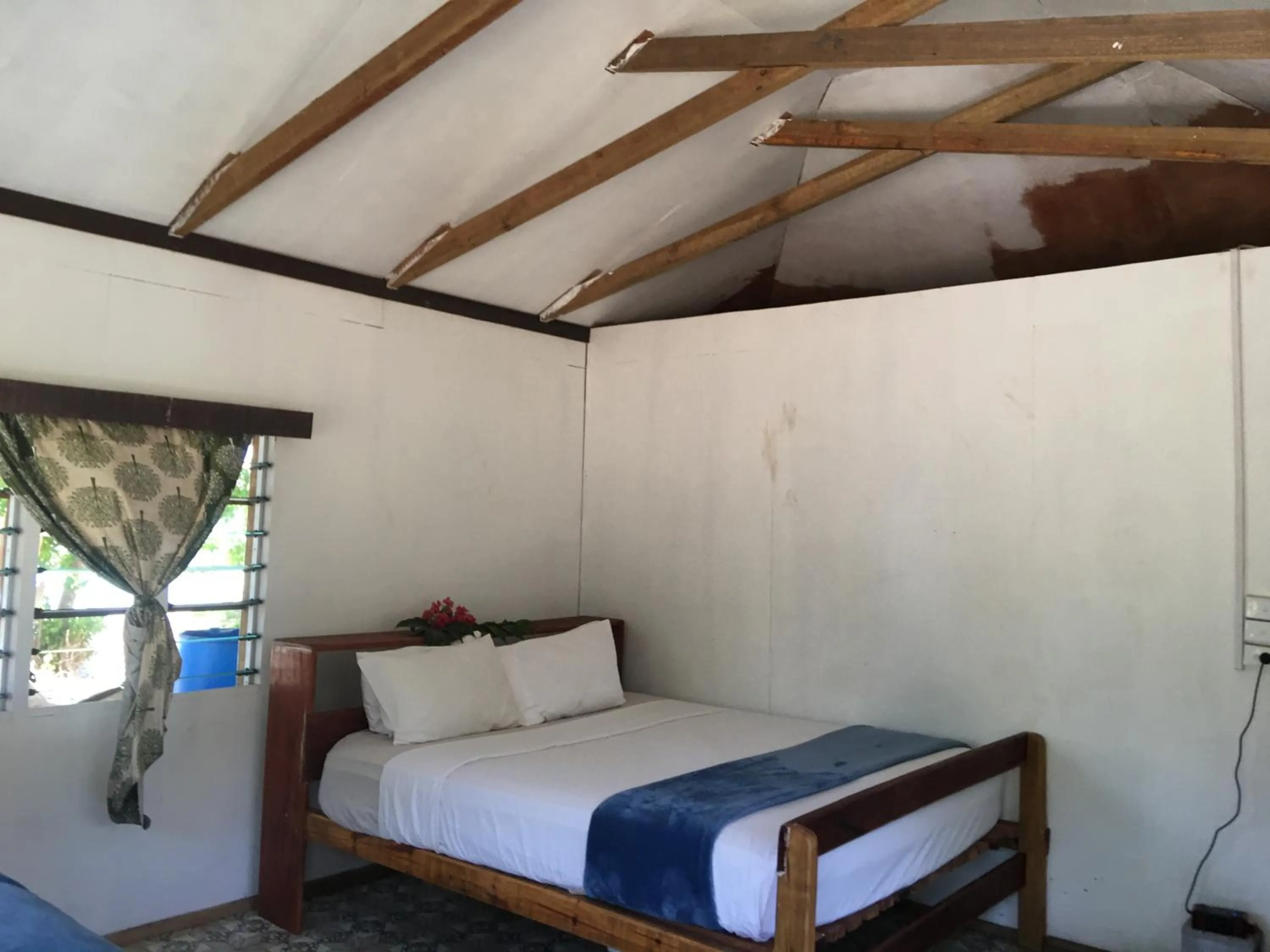 Bed in Yawekata Eco Still Bluewater Lodge