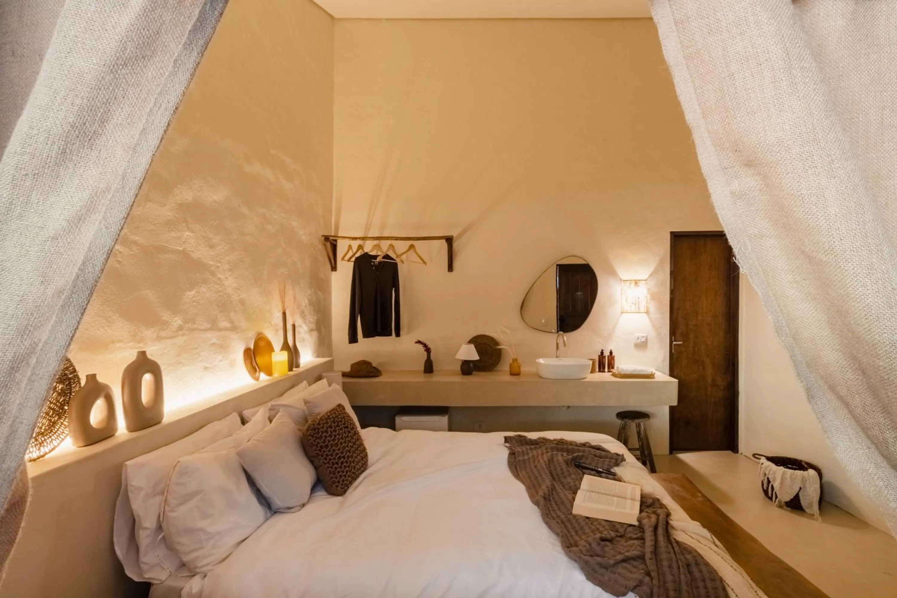 Photo of the whole room, Bed in Mōmento Itamambuca