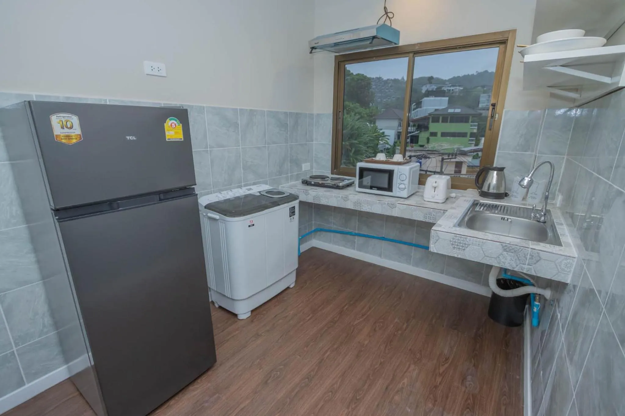 Kitchen or kitchenette in RoomQuest The Peak Patong Hill