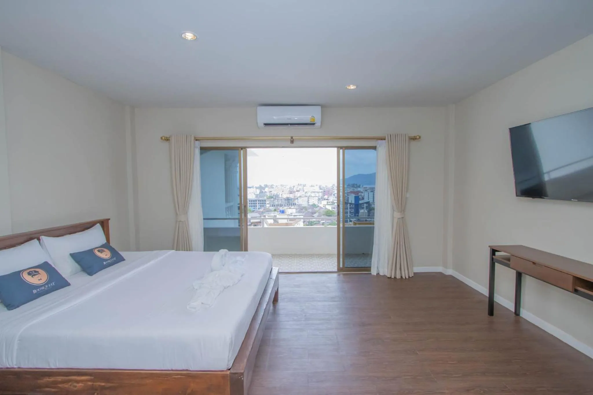 Bed in RoomQuest The Peak Patong Hill